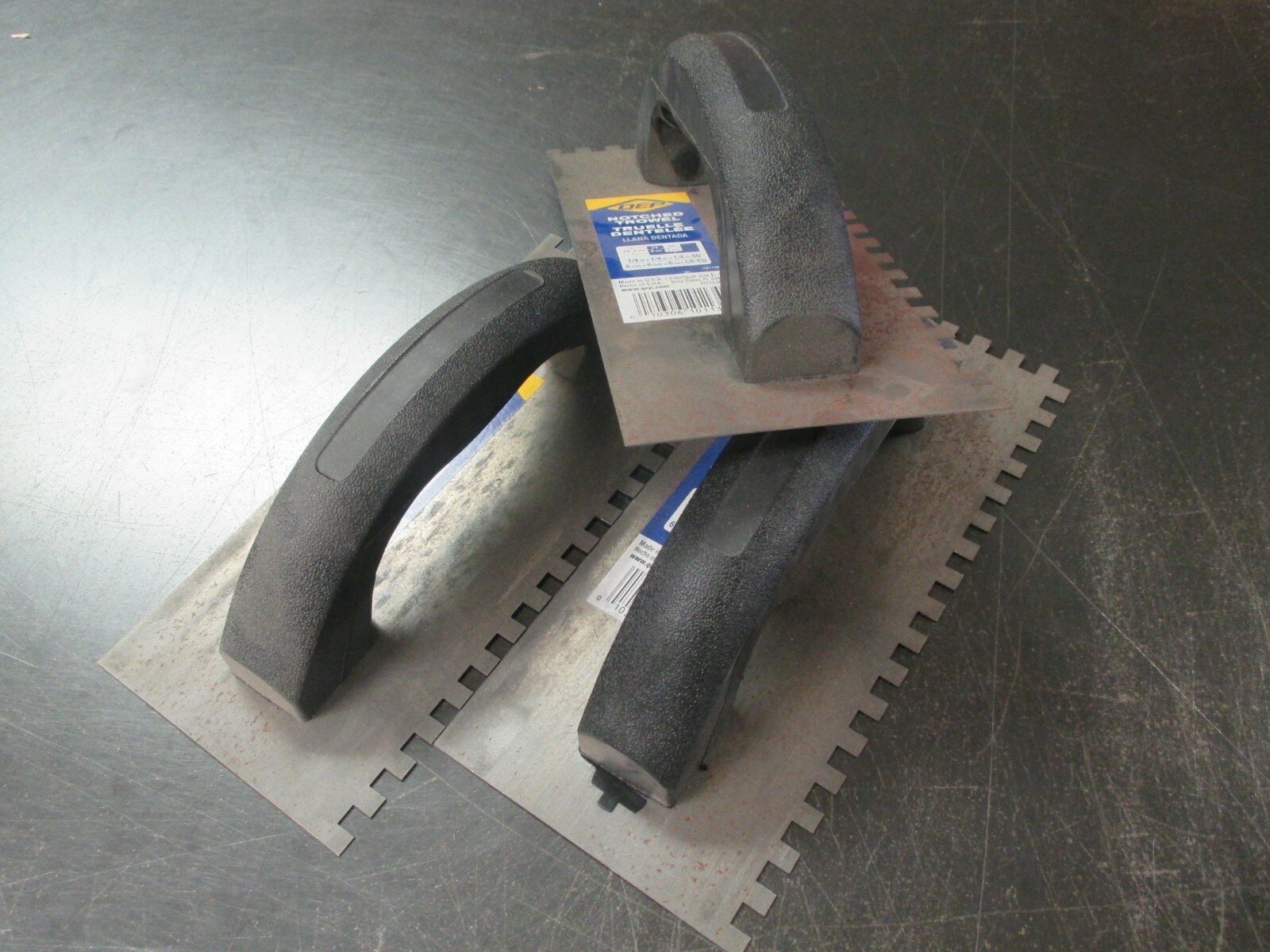 NEW QEP 10113 Tile Type Notched Steel Flooring Trowel w/ Plastic Handle