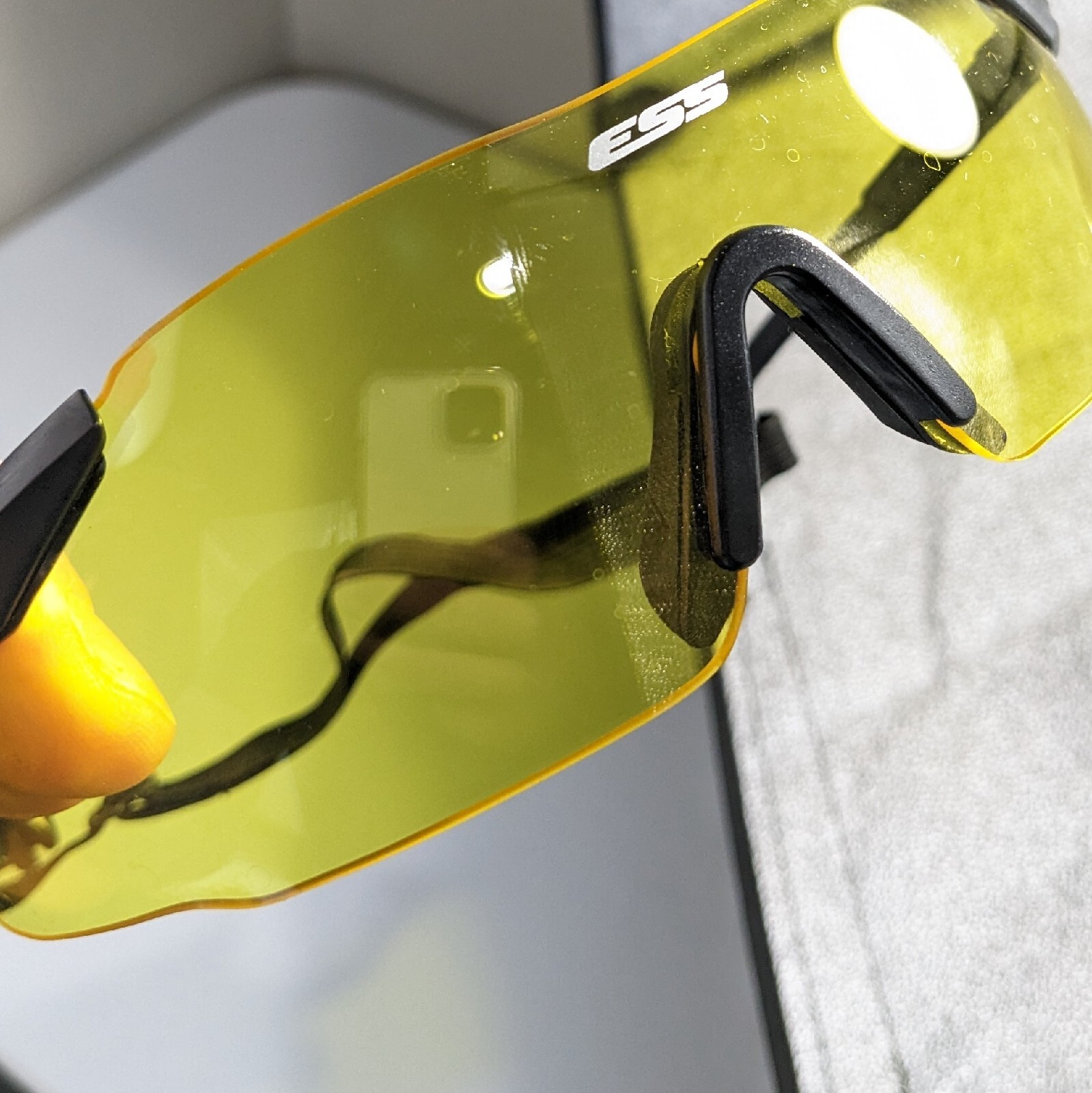 ESS ICE Military GlassesYellow Lense and Clear (Light Scratches)