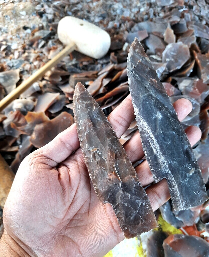 Agate Knife Arrow Head Healing Natural Stone Figurine Reiki Flint Spear Knife