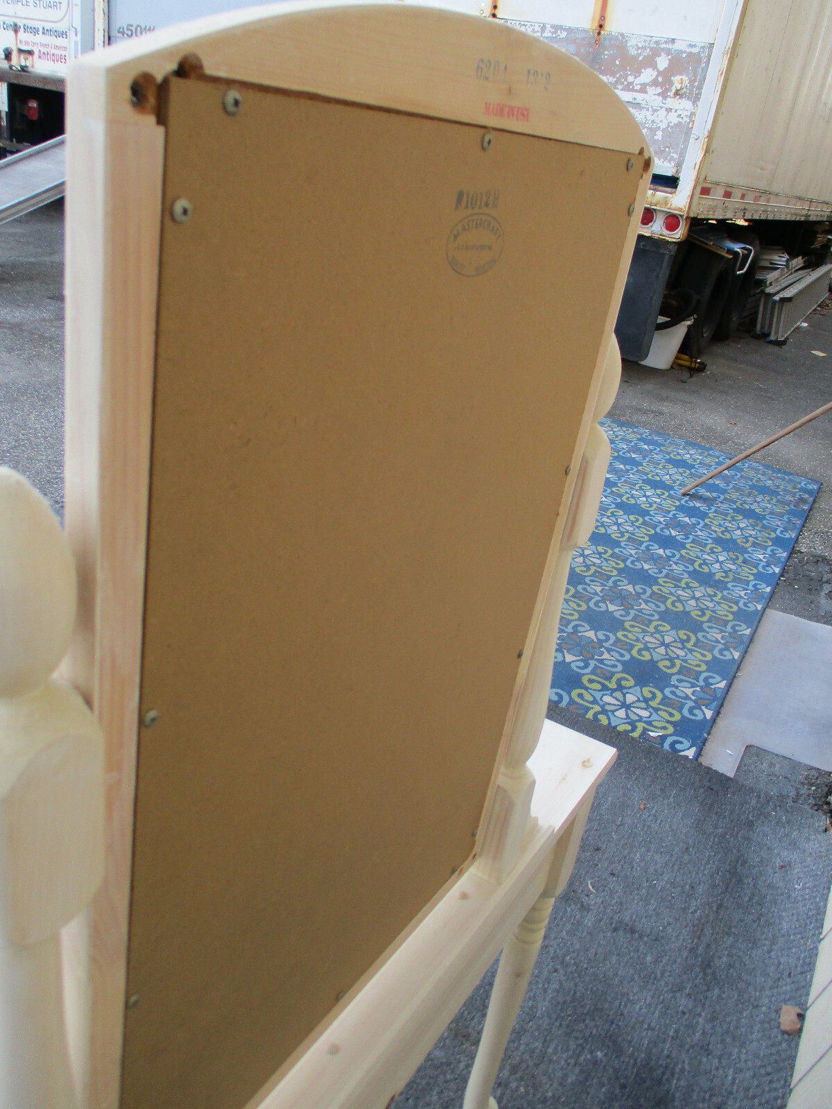 62922 Master Craft Hand Made Vanity Desk with Mirror