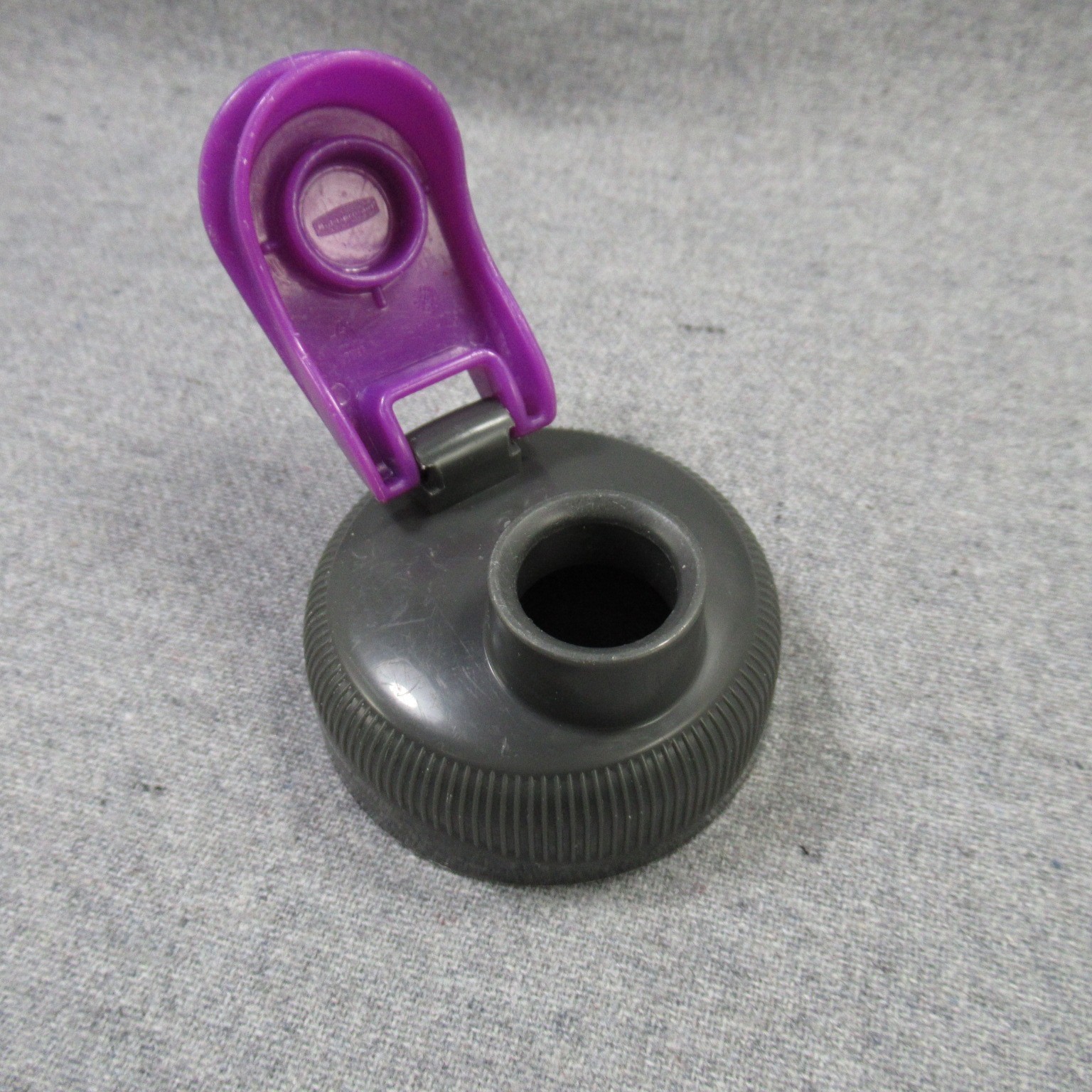 Rubbermaid Design Series Chug 20 Oz Water Bottle Flip Top Flowers Purple Gray