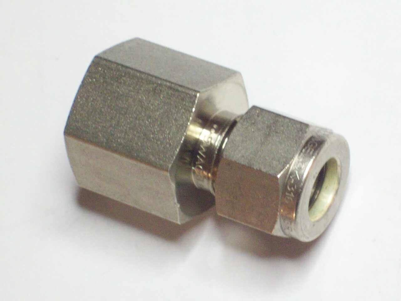 1-Swagelok Stainless Connector Fitting, 3/8" Tube x 3/8" Female NPT,  SS-600-7-6