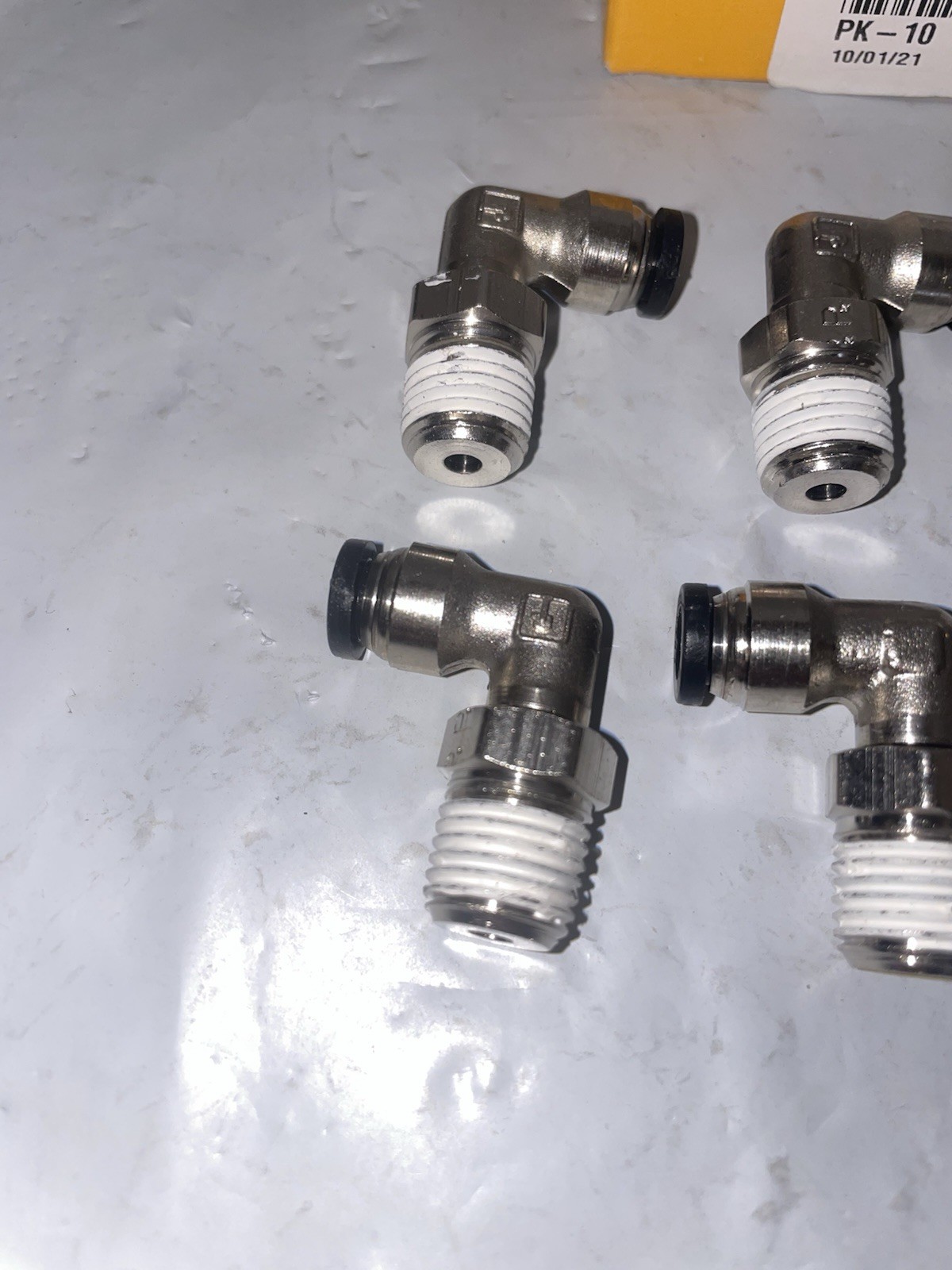 Qty 10 Parker W169PW-4-4, 90° Swivel Elbows, 1/4" Tube x 1/4" NPT Male PrestoLok