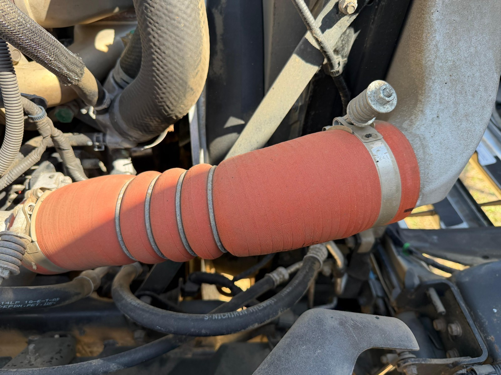 OEM RH Intercooler Hose SZ920-33C83 or 2011-2020 Hino 258 268 338 J08E Diesel