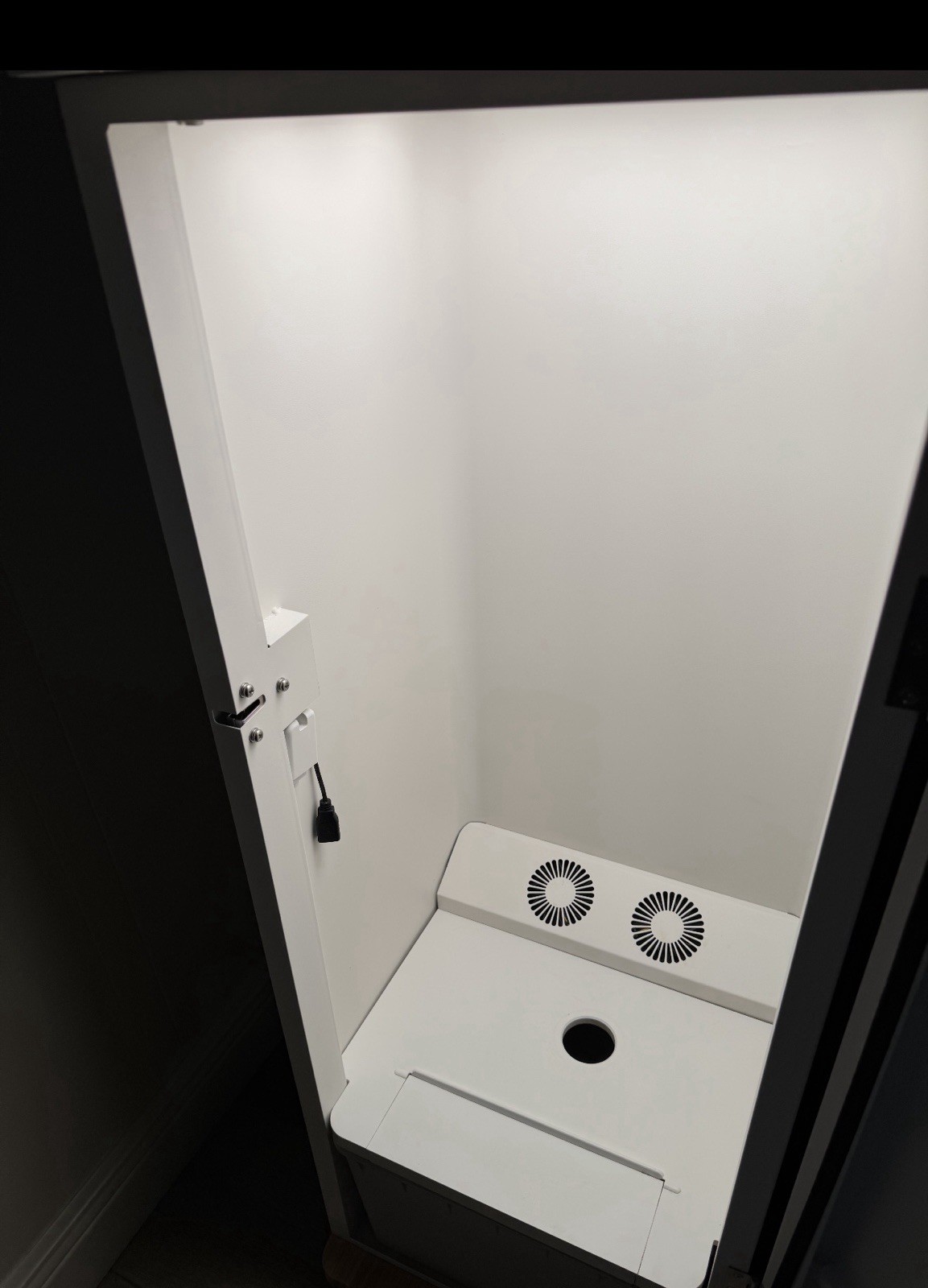 Hey Abby 420 Edition Hydroponic Grow Box (New Condition) With Accessories