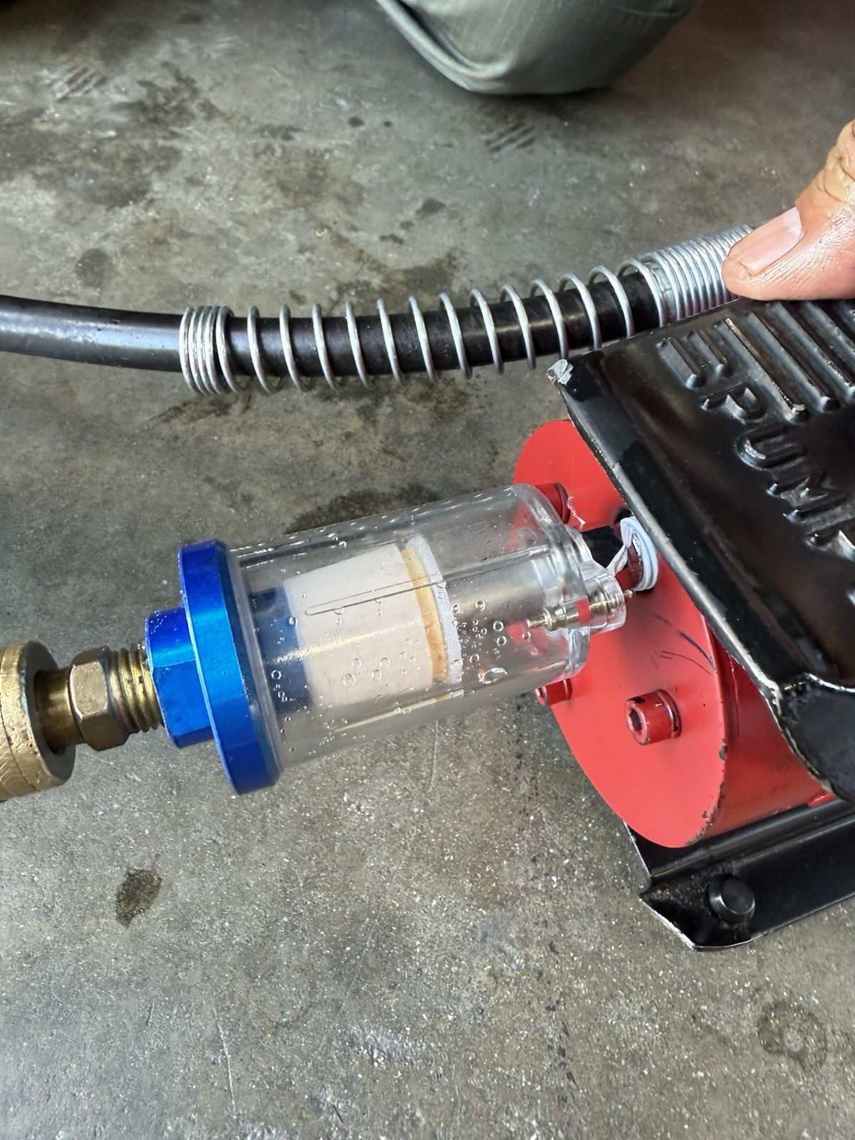 Inline 1/4" Compressed Air Oil & Water Separator Trap Filter for Compressor Tool