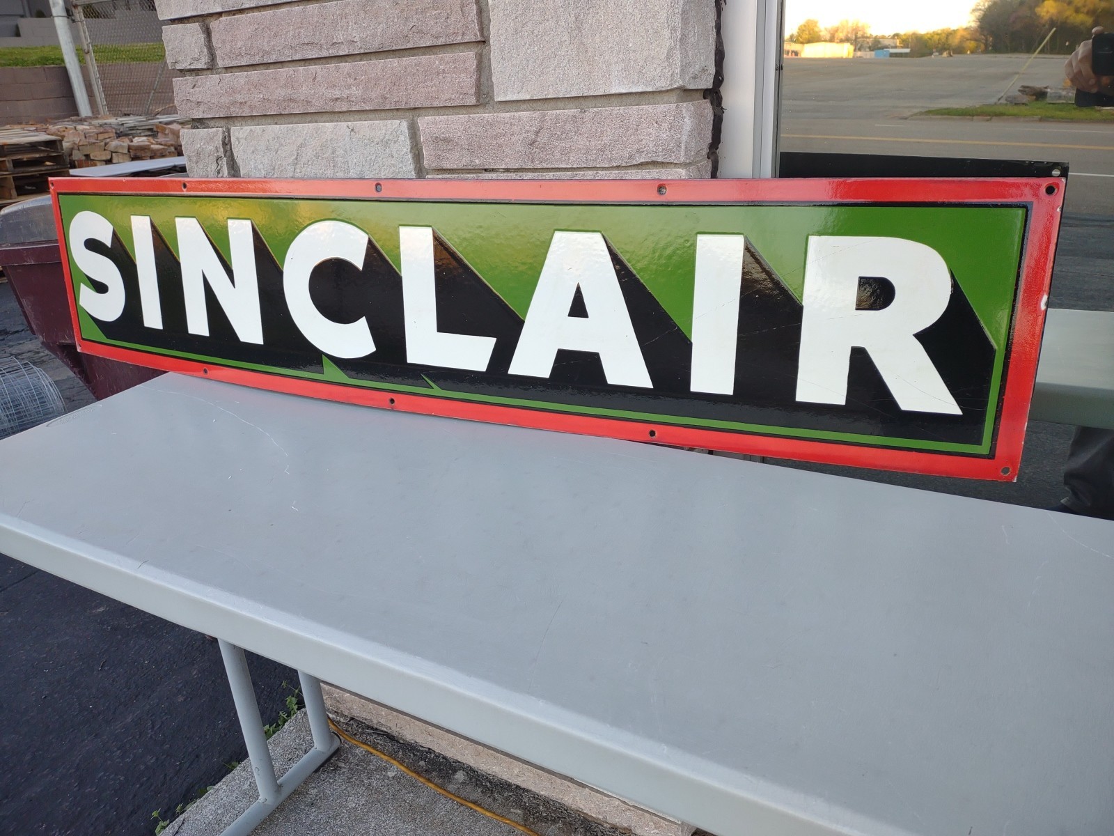 VINTAGE RARE LARGE SINCLAIR GASOLINE) 1-PIECE PORCELAIN DEALER SIGN (6FT LONG)