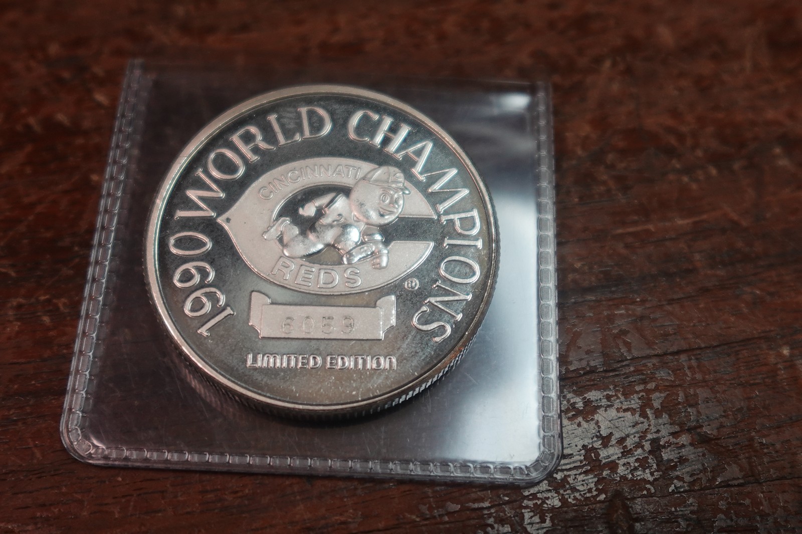 1990 WORLD SERIES CHAMPION REDS Limited Edition .999 One Ounce Silver Coin #5059