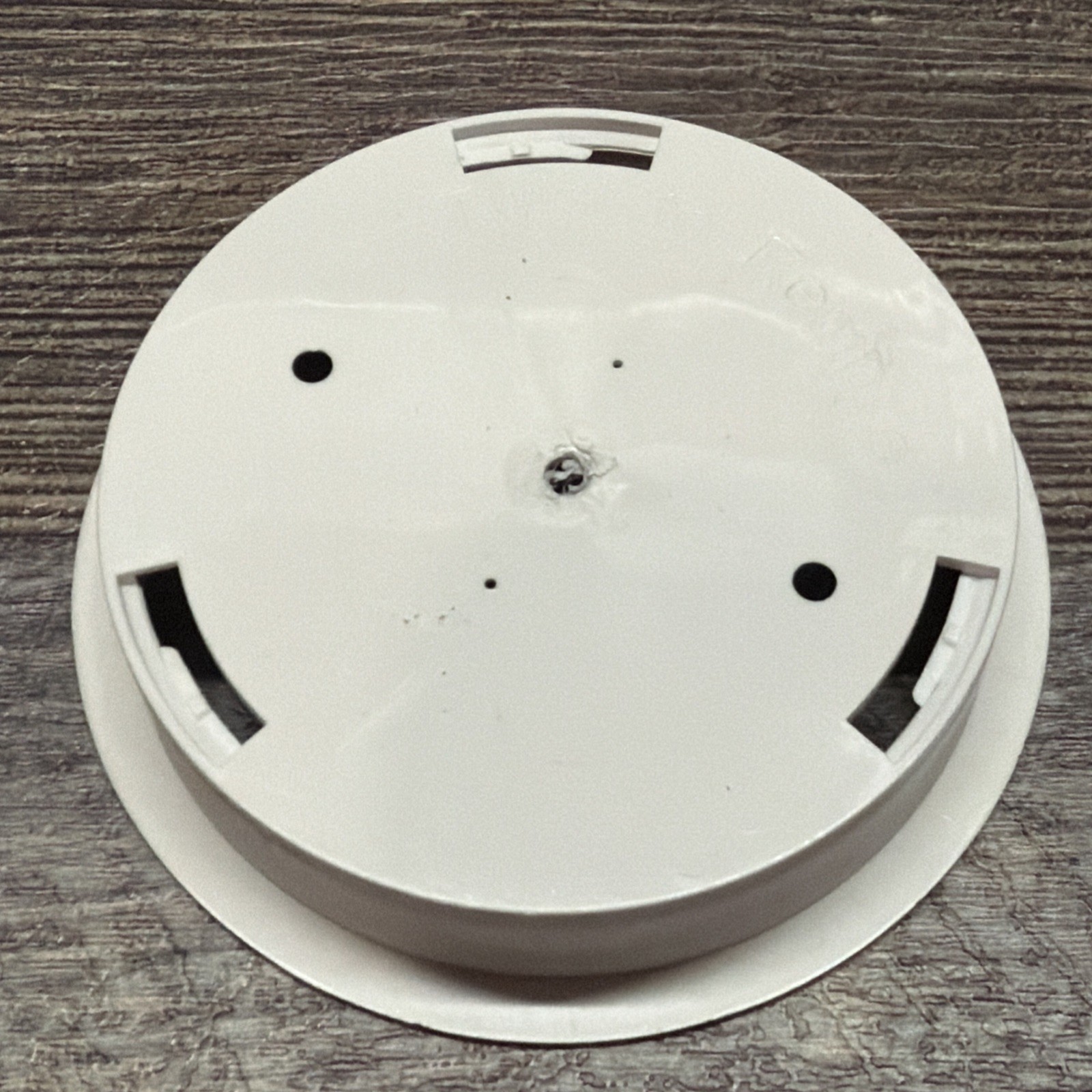 EUC Lutron LRF2-OCR2B-P-WH Ceiling Occupancy Sensor Radio Powr Savr With Bracket