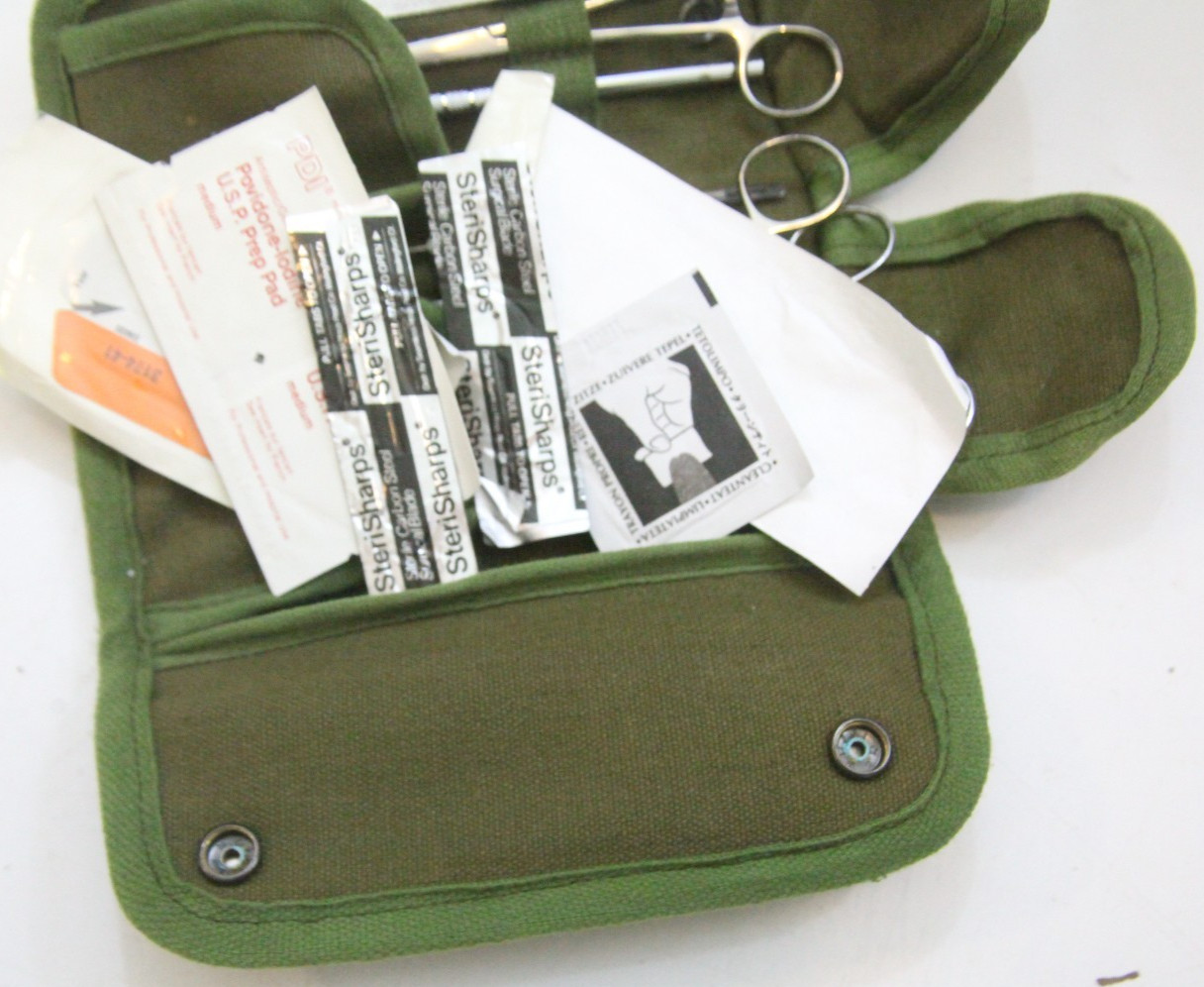 Vintage US Military Surgical Instrument Kit Green Minor Field Surgery Tool BB624