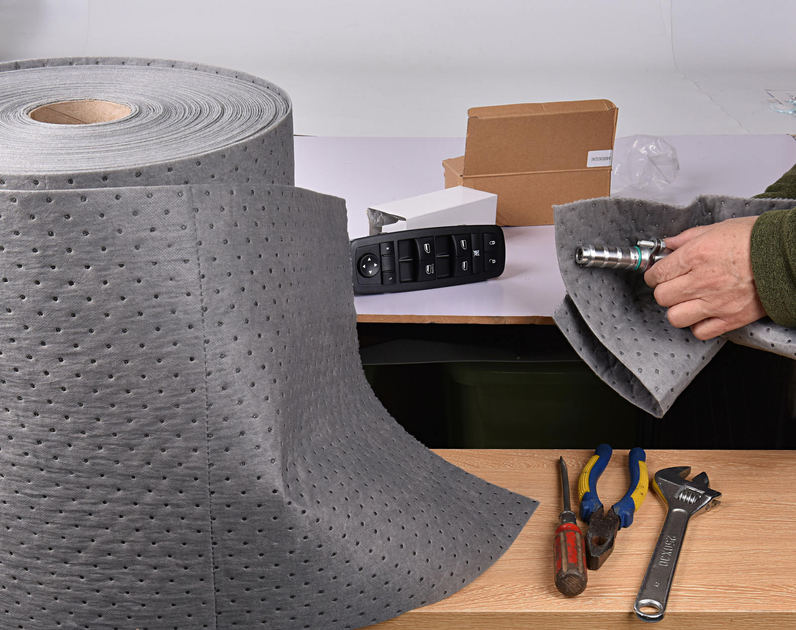 2pcs Aain LT010A Heavy Duty Oil Absorbent Pads, Oil Maintenance Mat Roll 150' L