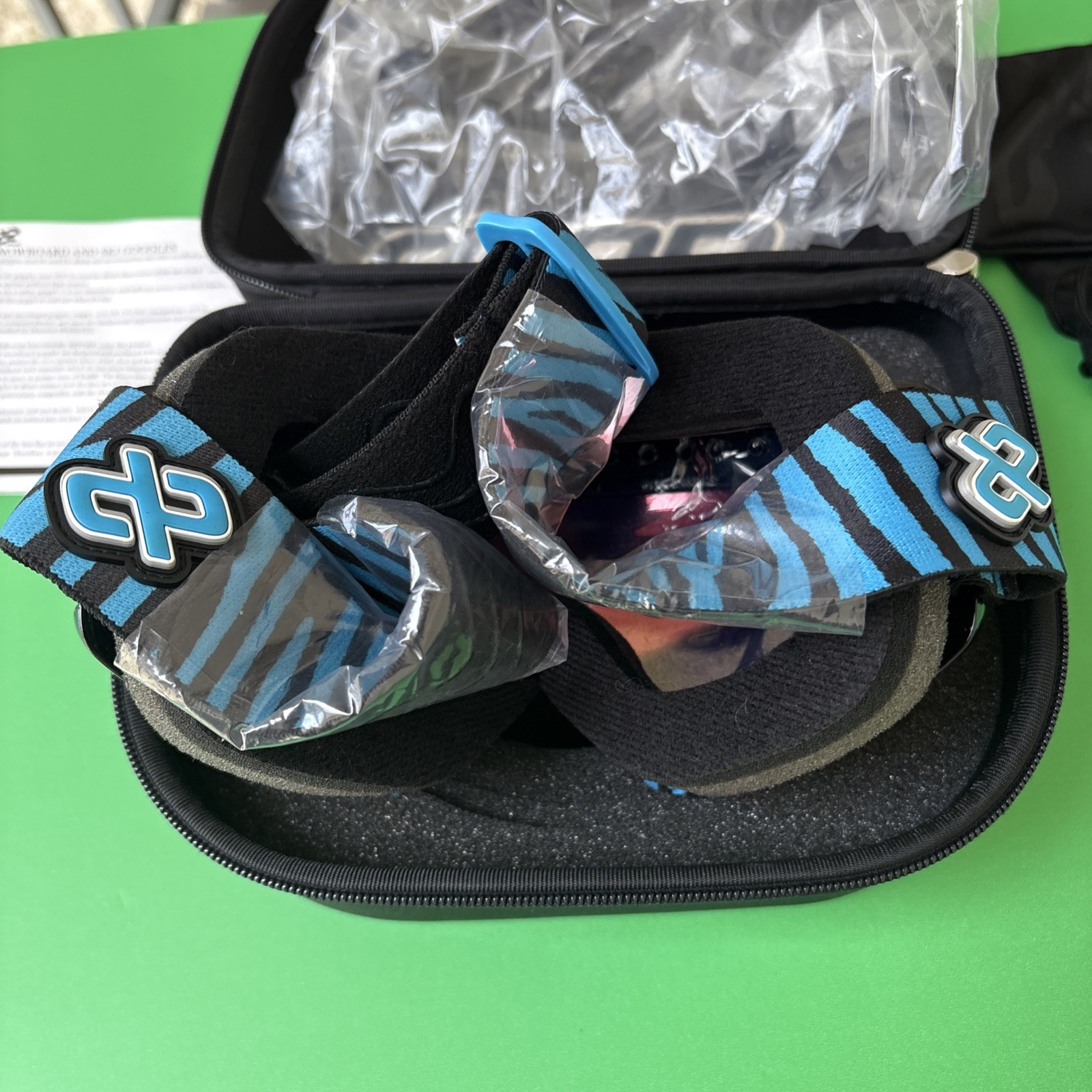 Drop Rocker Snowboarding & Ski Goggles New w. Carrying Case