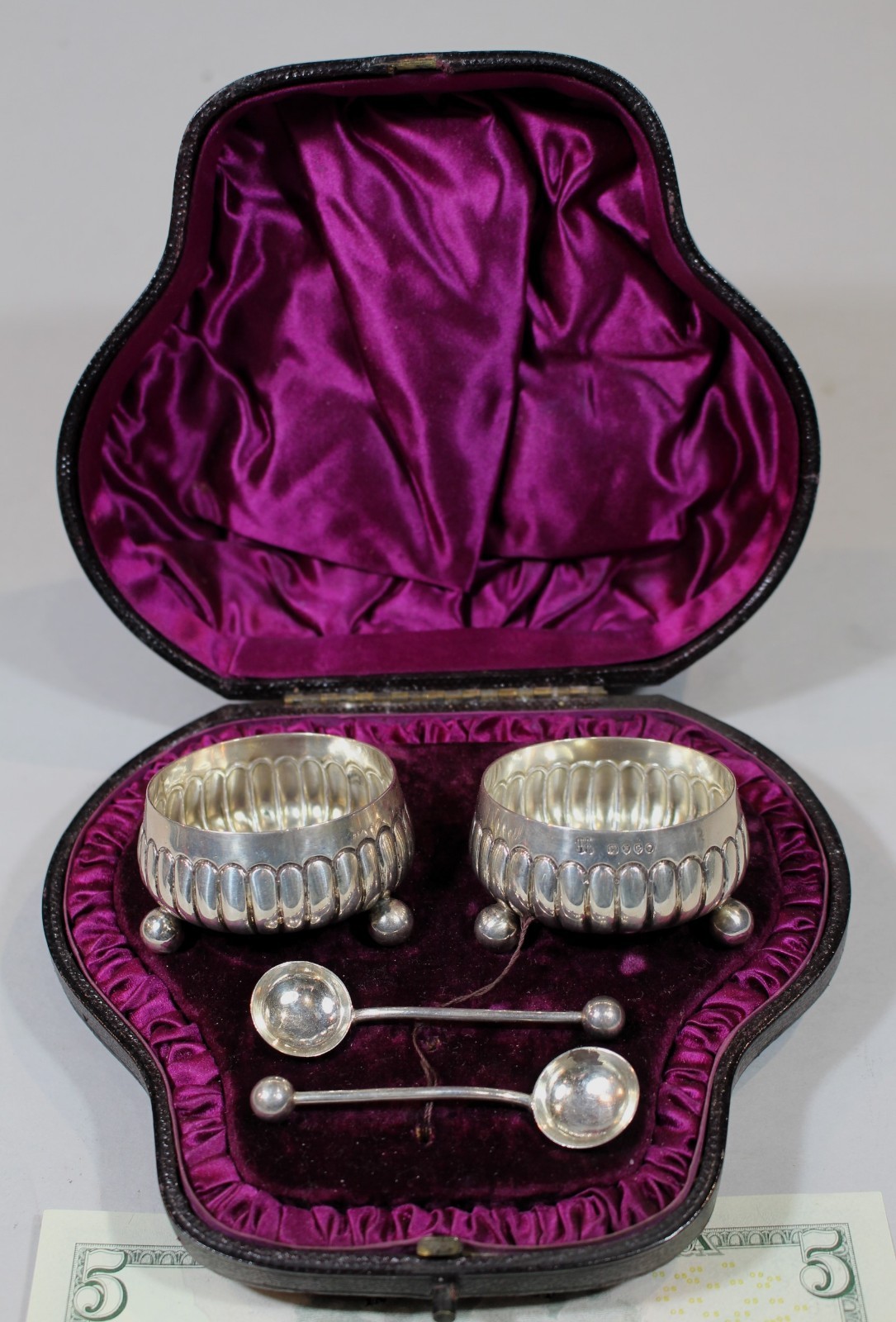 Cased Pr. Victorian Sterling Salt Cellars & Spoons (Lon. 1882 J.Hukin & J.Heath)