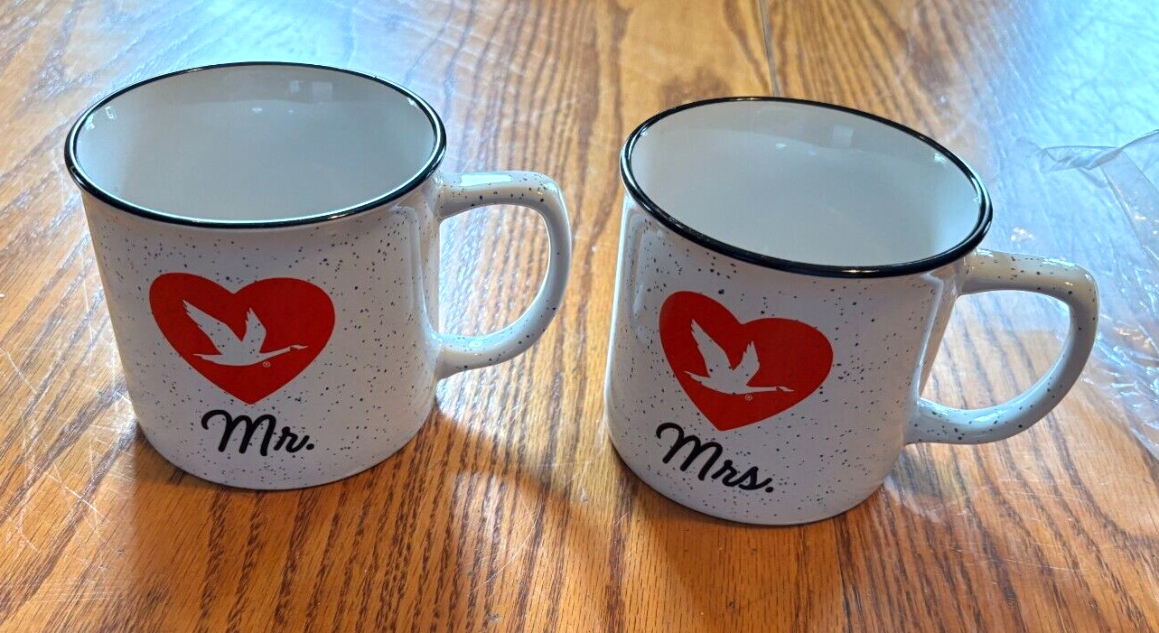 2 RARE NEW Mr. & Mrs. Wawa Speckled White Ceramic Hot or Cold Mugs Cups