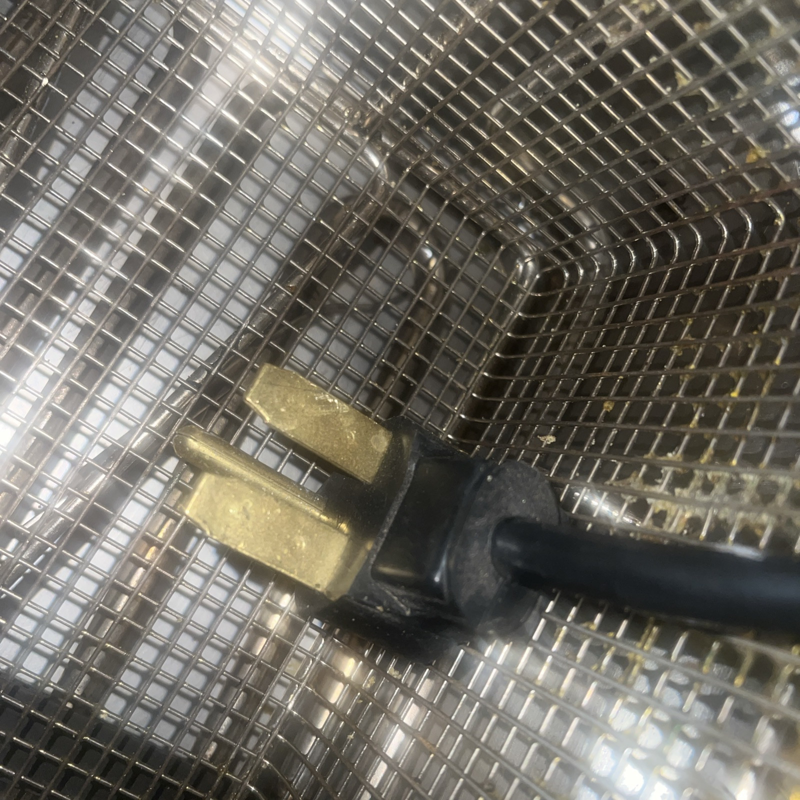 Wells 5E-F15 15 lb. Electric Countertop Fryer - 208-240V, 4319/5750W UUU