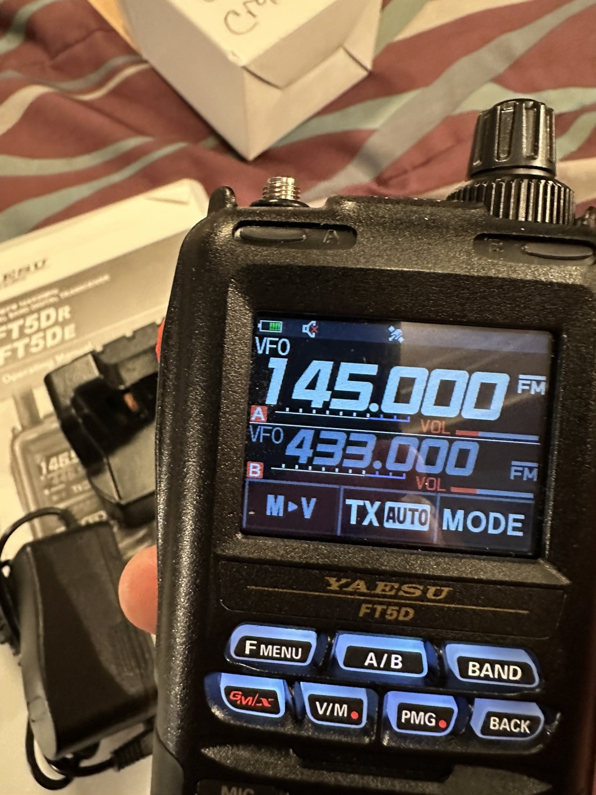 YAESU FT5D 144/430MHz Dual Band Digital Trans. OP Box + Extra Battery, &cradle