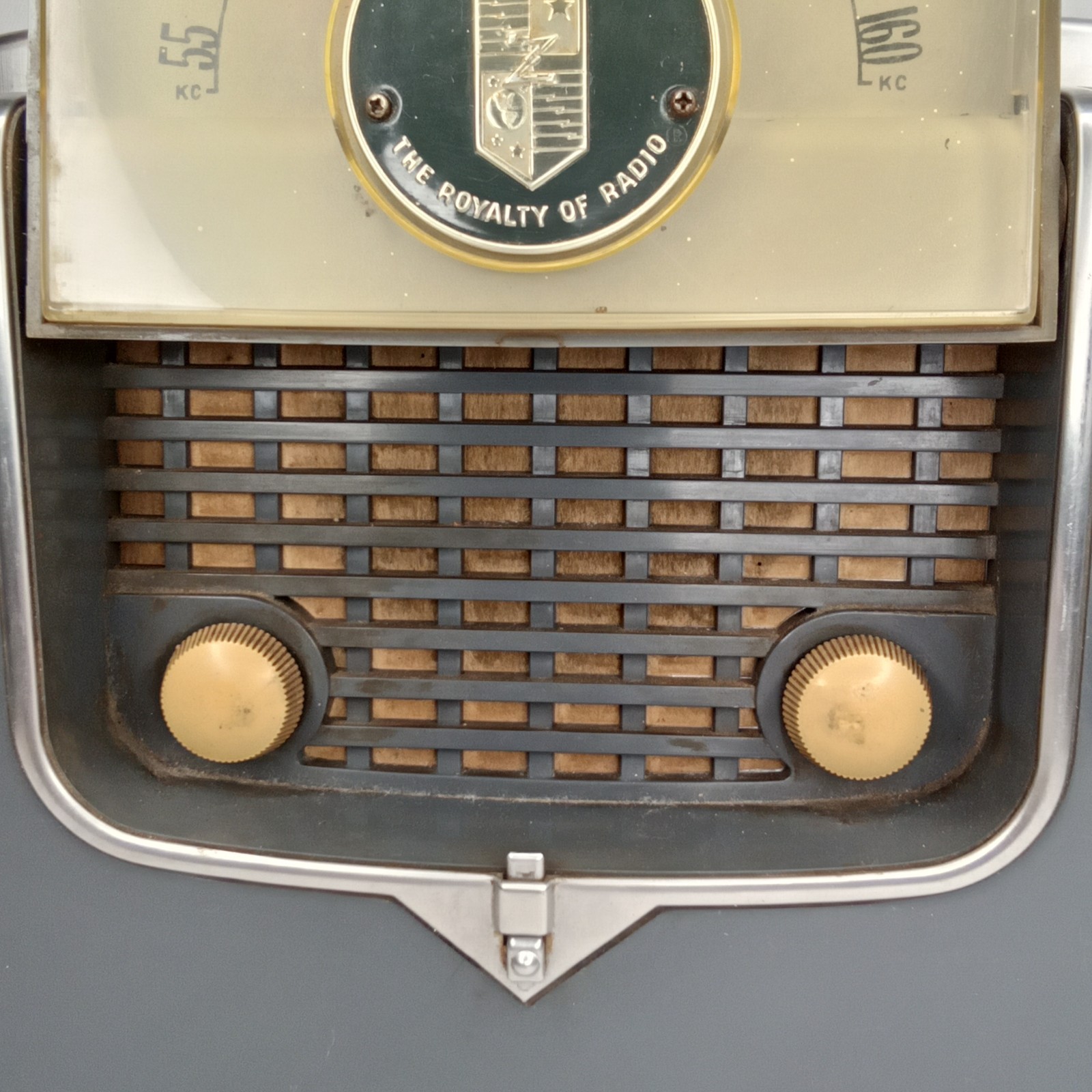 WWII Era Bakelite Portable AM Radio Zenith Tip-Top Holiday Gray 1940s