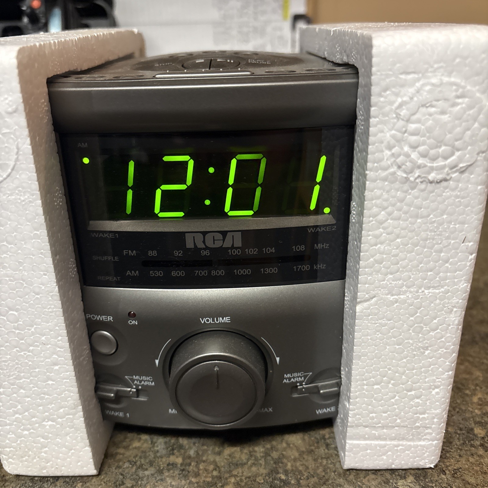 RCA Stereo CD Clock Radio RP3751A Dual Alarm AM FM Player Gray Compact Disc