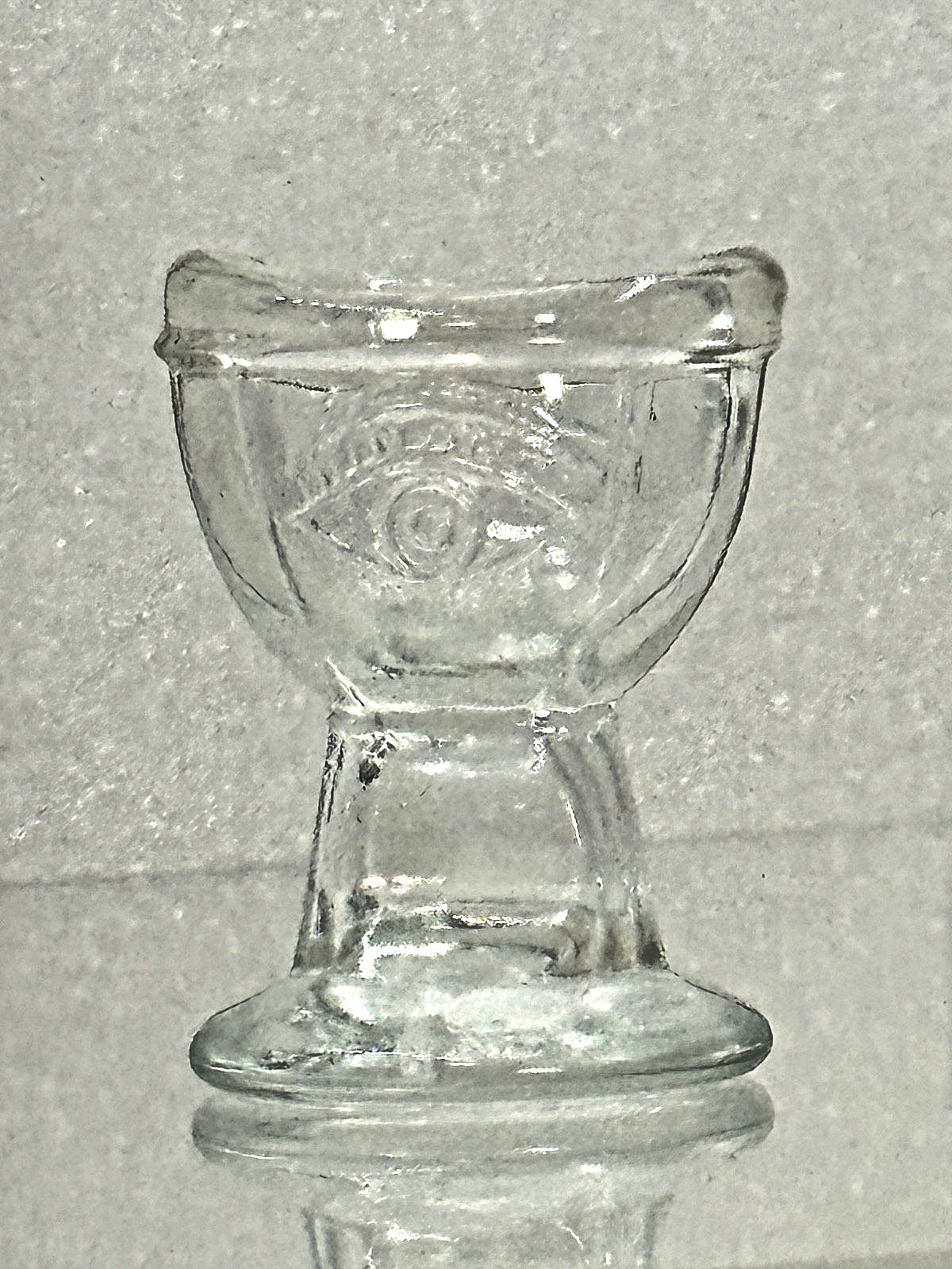 E-Z Brand Pat. 1937 Clear Eyewash Cup- Embossed Eye on Both Sides-Pedestal Shape