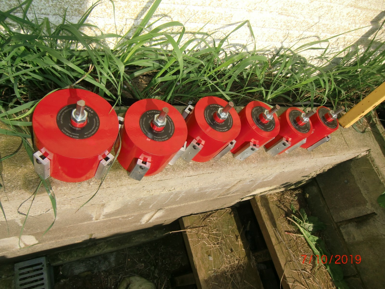 Shipman Bolt and Nut Cleaners 6 Sockets 7 inside nut cleaner more "barely used"