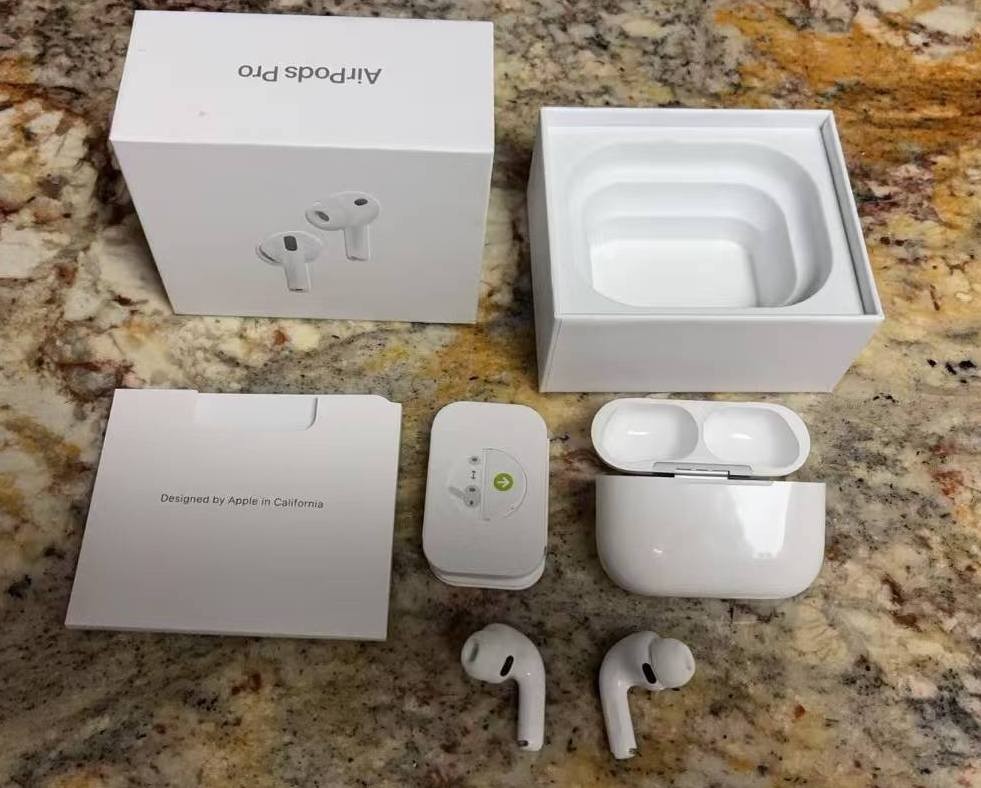 Apple AirPods Pro 3 Active Noise Cancelling Earbuds w/UCB-C Magsafe Unused Open