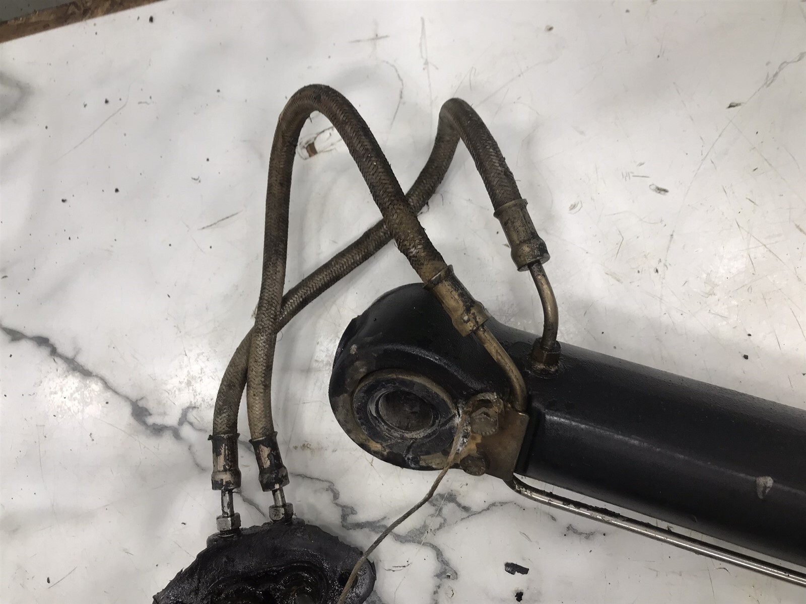 Mercury marine MerCruiser Alpha Bravo trim tilt lift hydraulic cylinders NO SALT