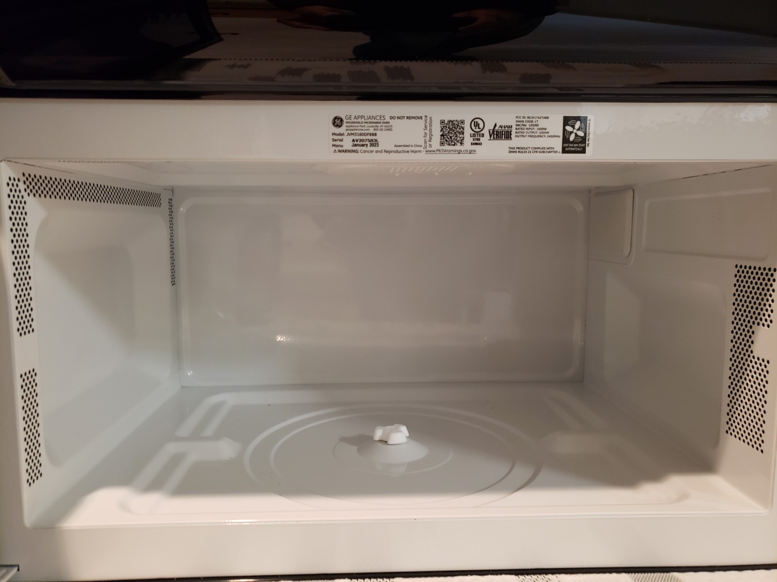 GE JVM3160DF8BB Over The Range Microwave Oven In Mint Condition