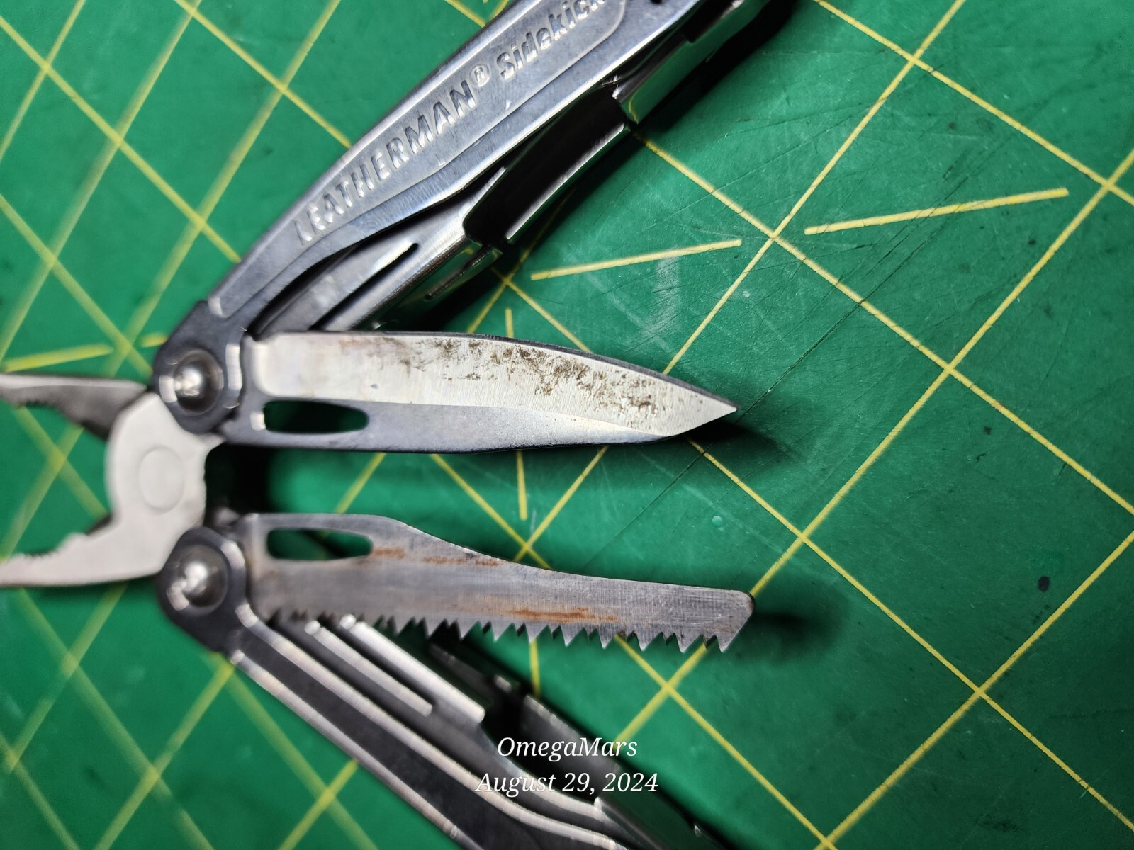 Leatherman Sidekick one at random