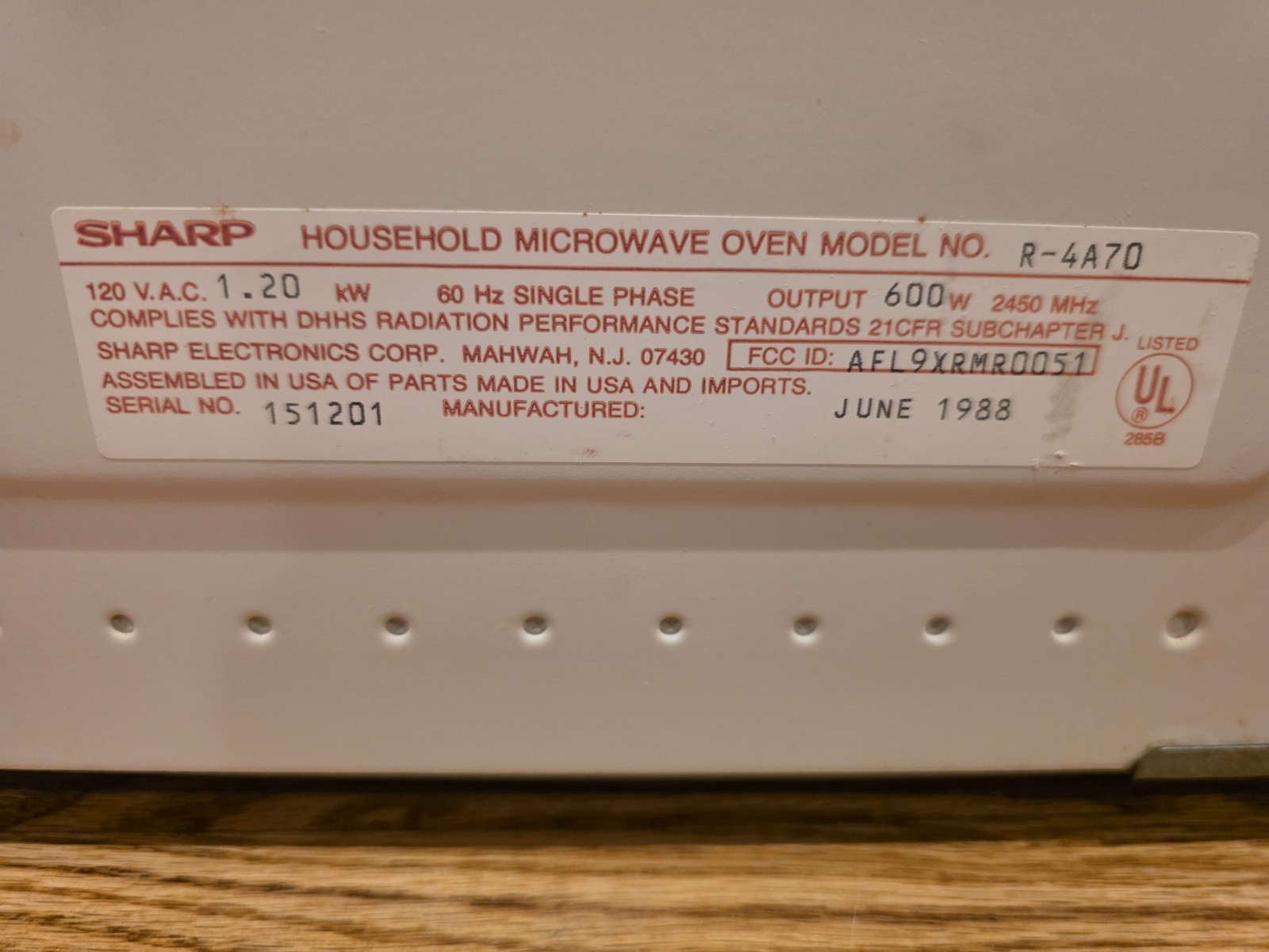 Vintage Sharp Carousel Microwave Oven Model R-4A70 1988 Faux Wood Grain CLEAN