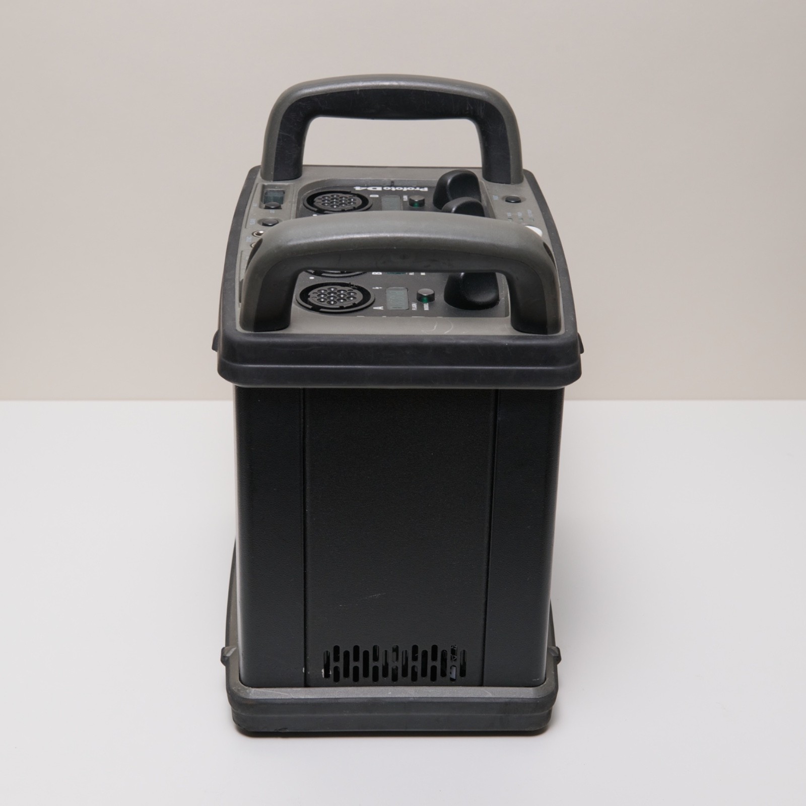 Profoto D4 air 2400 Watt/Second Power Pack. *Not firing - for parts only!