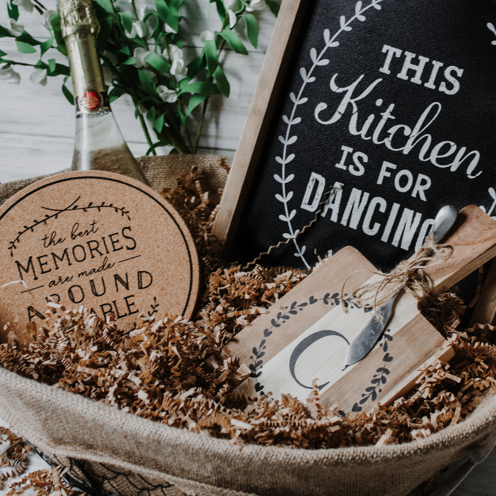 Crinkle Cut Paper Shred Filler (2 LB) for Gift Wrapping & Filling - Kraft