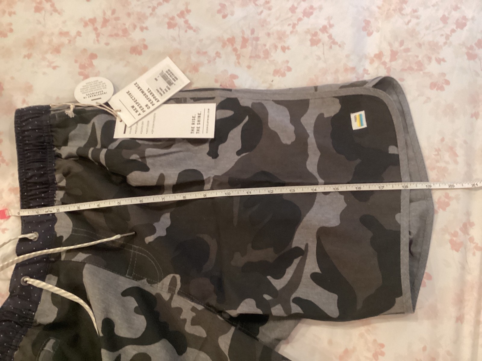 Vuori Men's, The banks short, grey camo, size large, new with tag on.