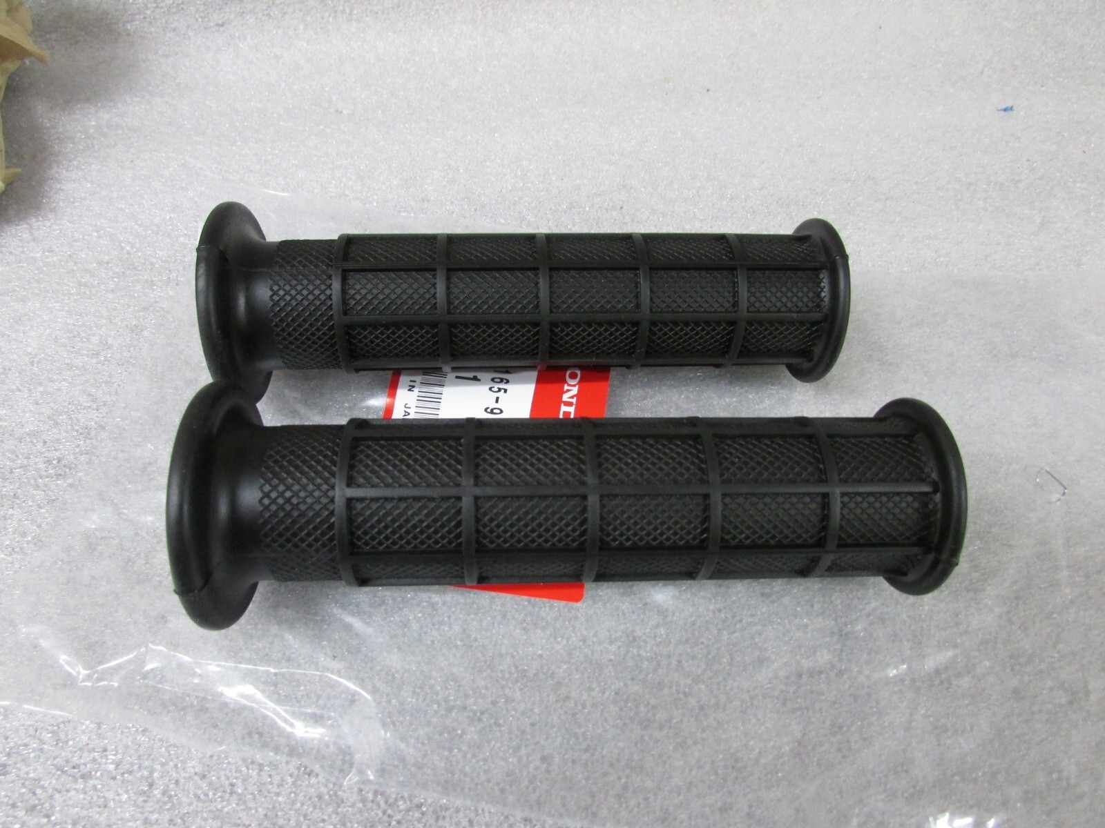 NOS HONDA ATC250ES BIG RED ATC250R ATC350X OEM HANDLEBAR GRIPS PR 7/8"