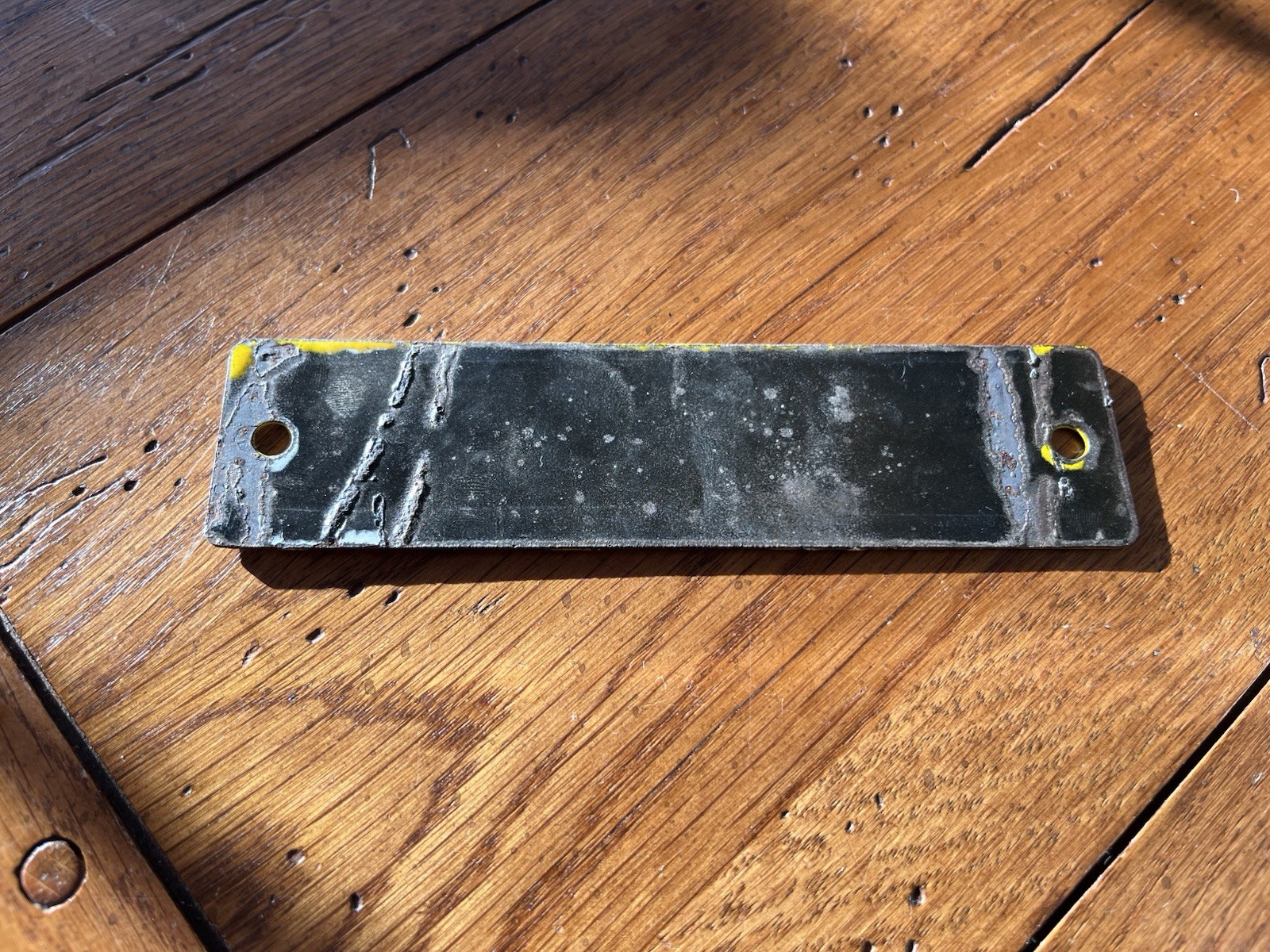 NICE PORCELAIN DRINK COCA-COLA 16 OZ. BOTTLES METAL CRATE TAG