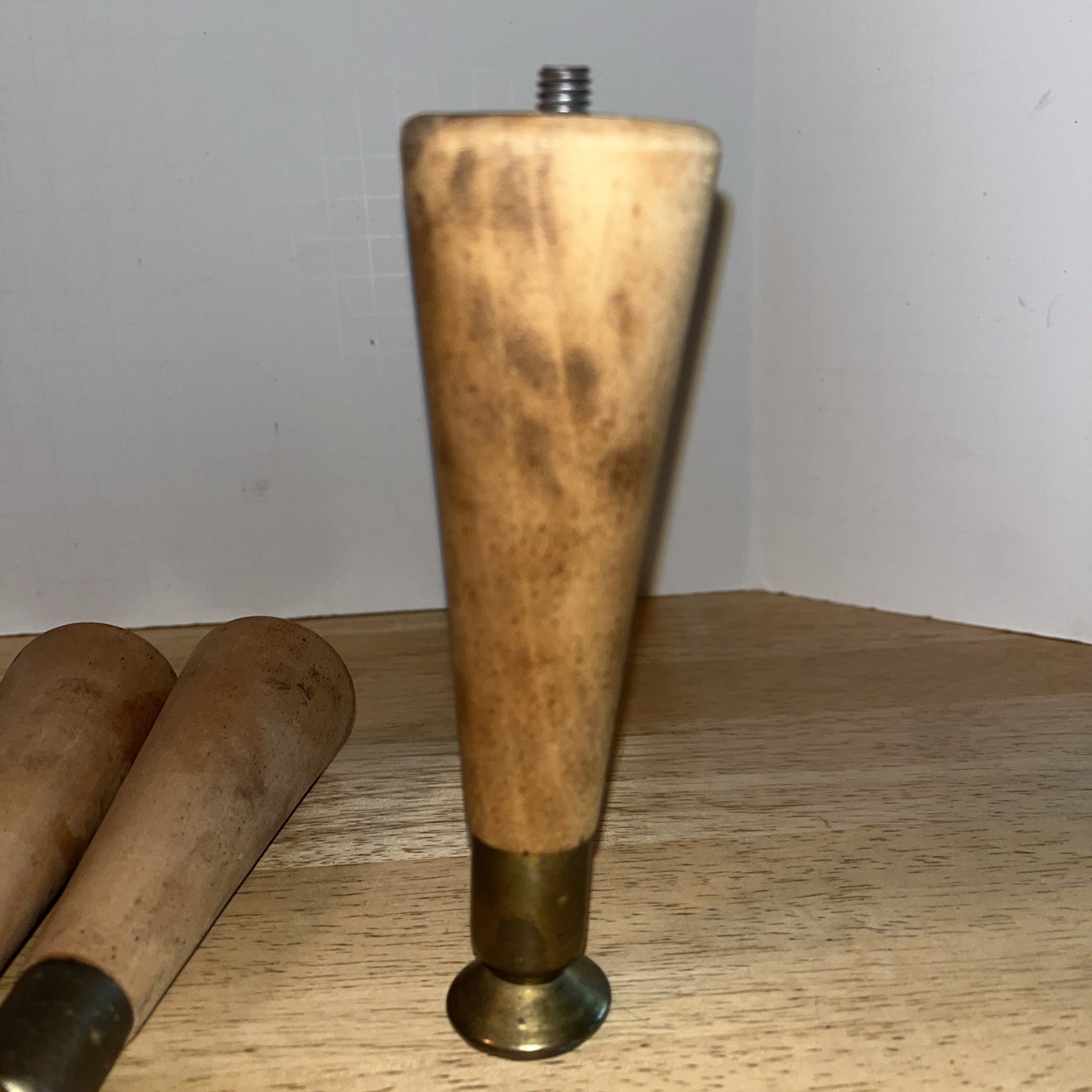 Vtg Set Of 4 Mid Century MCM Tapered Gold Tip Wood Furniture Legs 4” Screw In