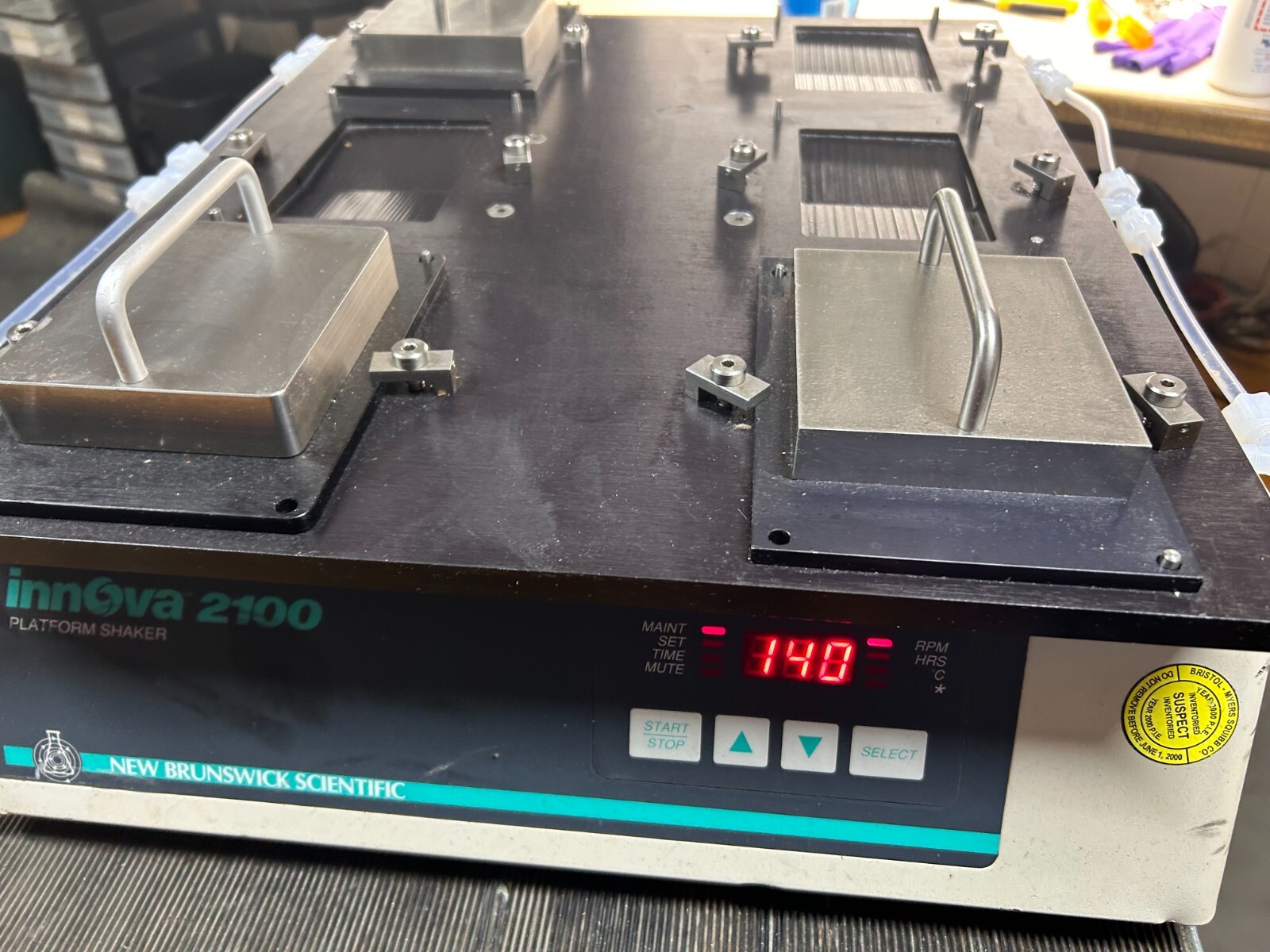 New Brunswick Innova 2100 Platform Shaker M1194-2000