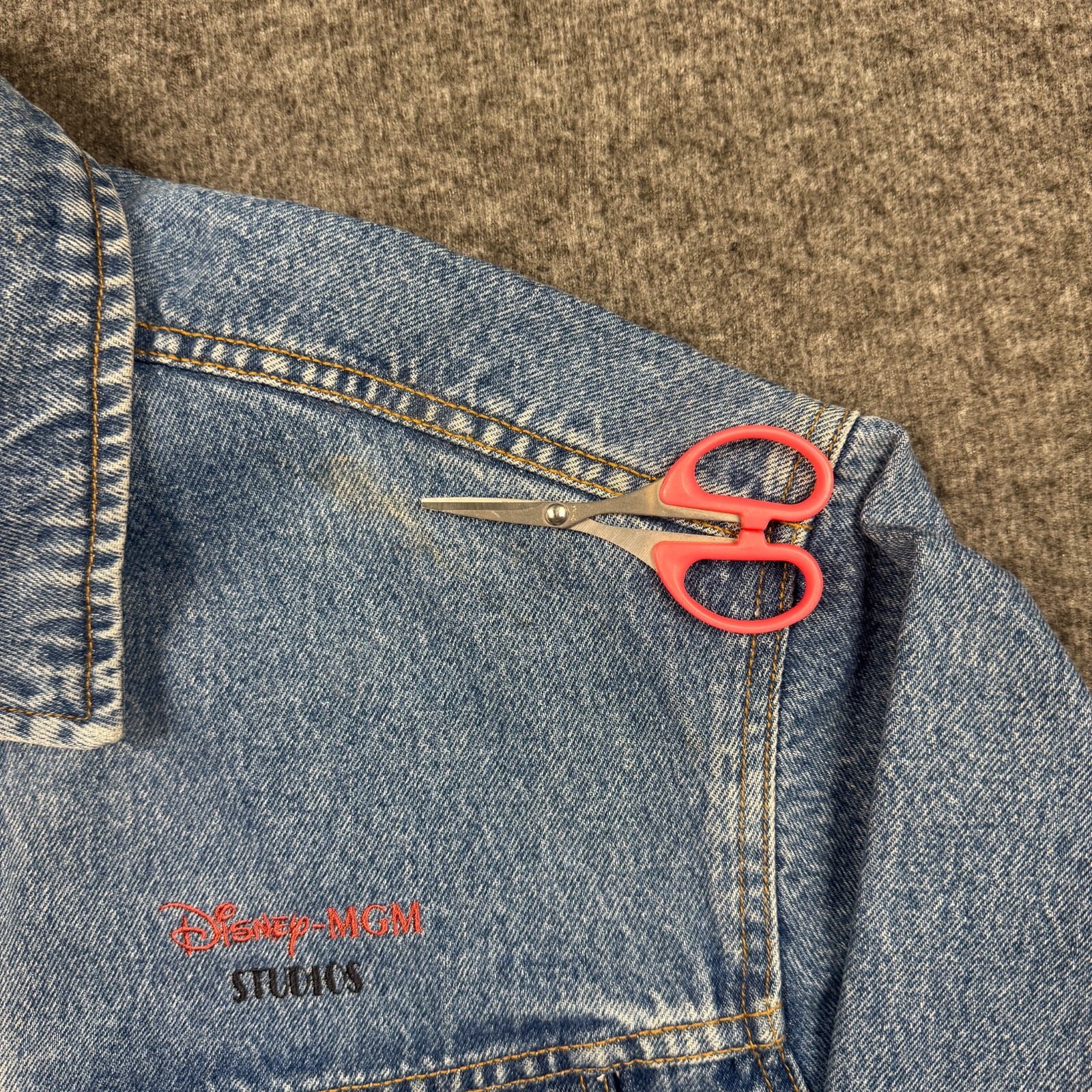 Vintage Lee Disney MGM Studios Mickey Mouse Denim Jacket Mens XL Embroidered