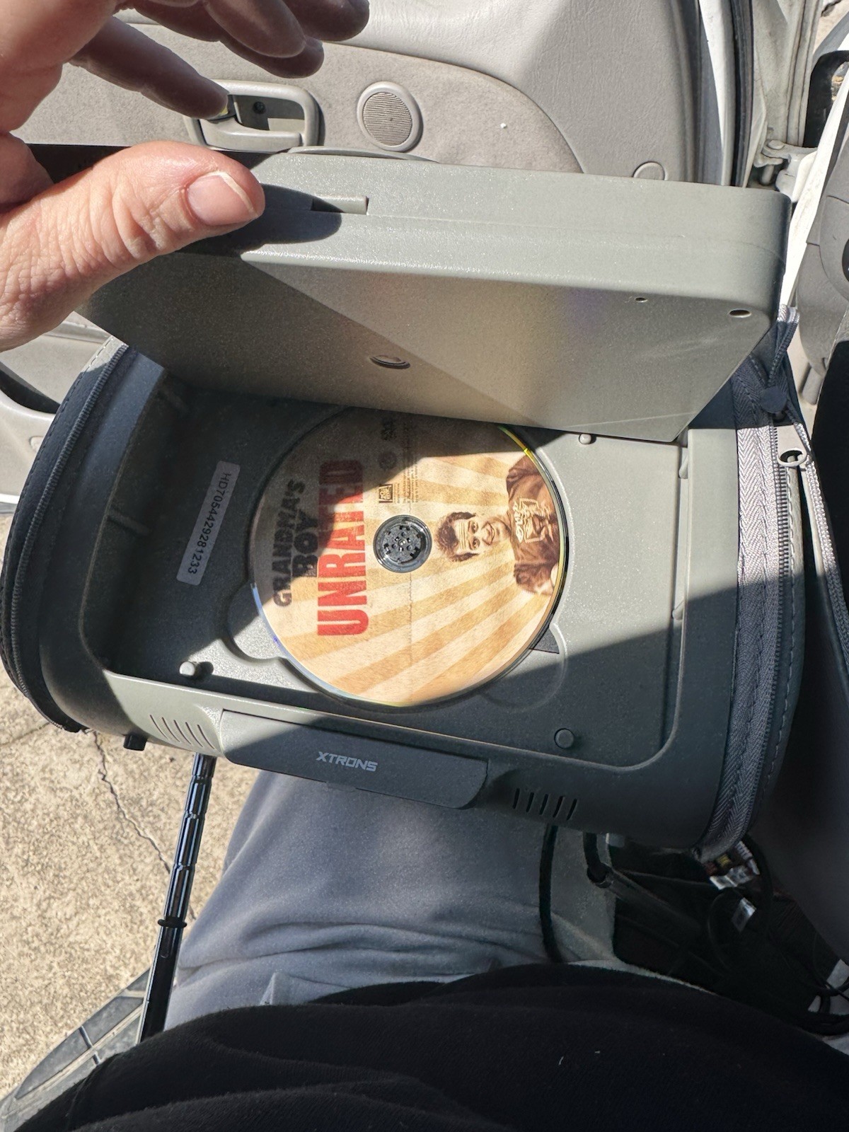 2 XTRON 7” Headrest HD TV Monitors With DVD Players USB/SD For UNIVERSAL Works