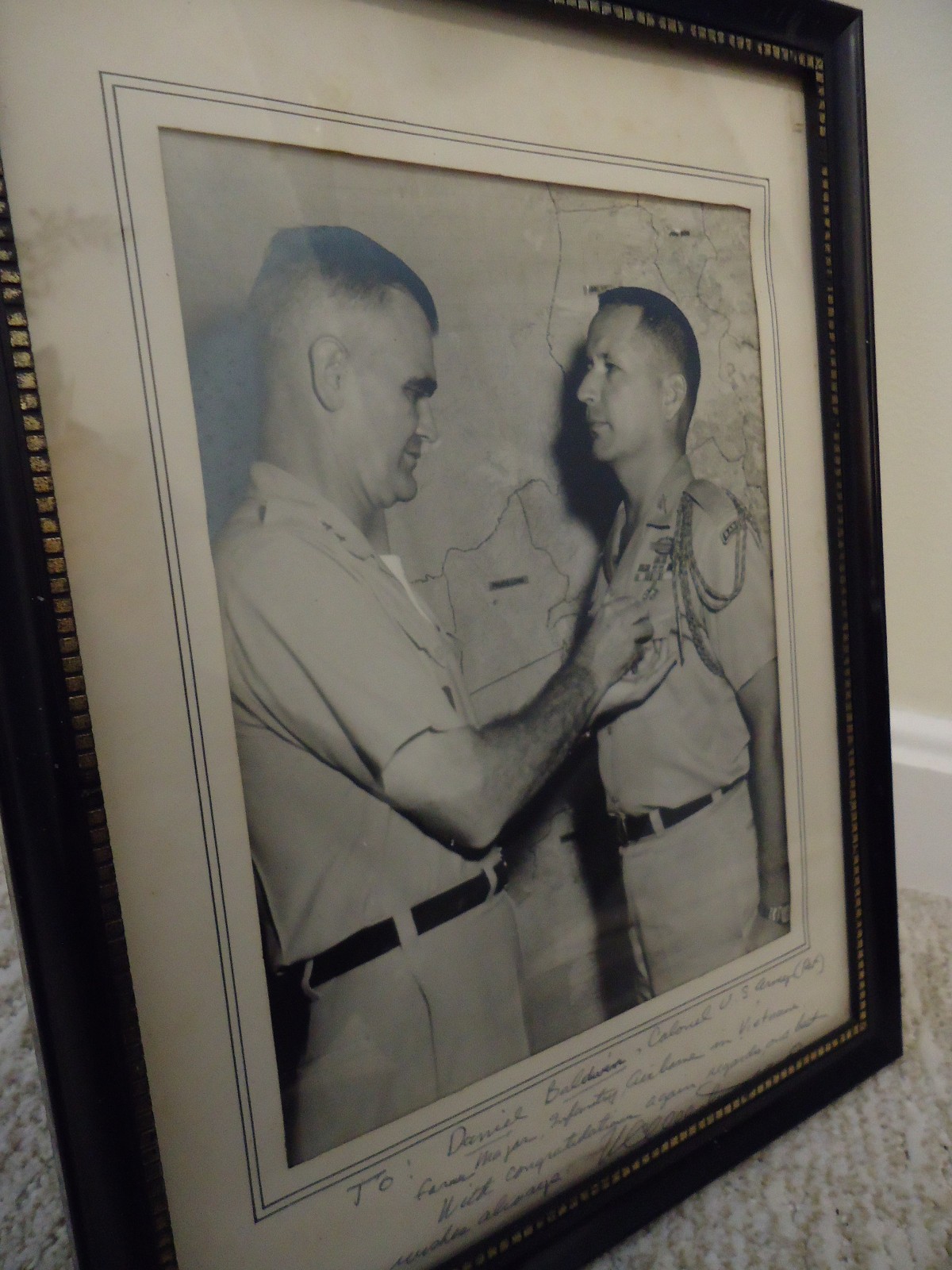 General William Westmoreland Signed Personal Note & Photo Awarding Silver Star