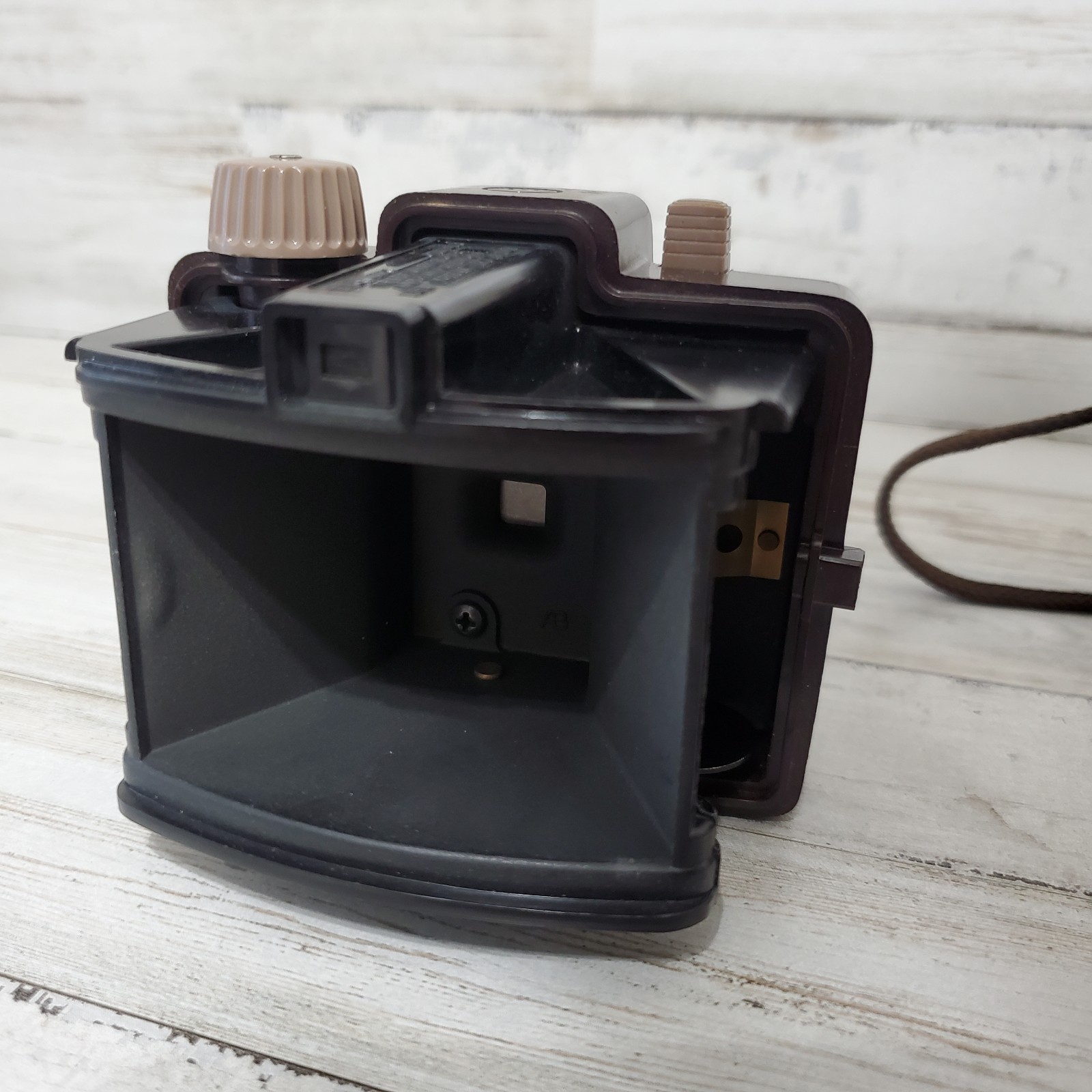 VINTAGE KODAK BROWNIE HOLIDAY FLASH CAMERA Bakelite 1950'S UNTESTED