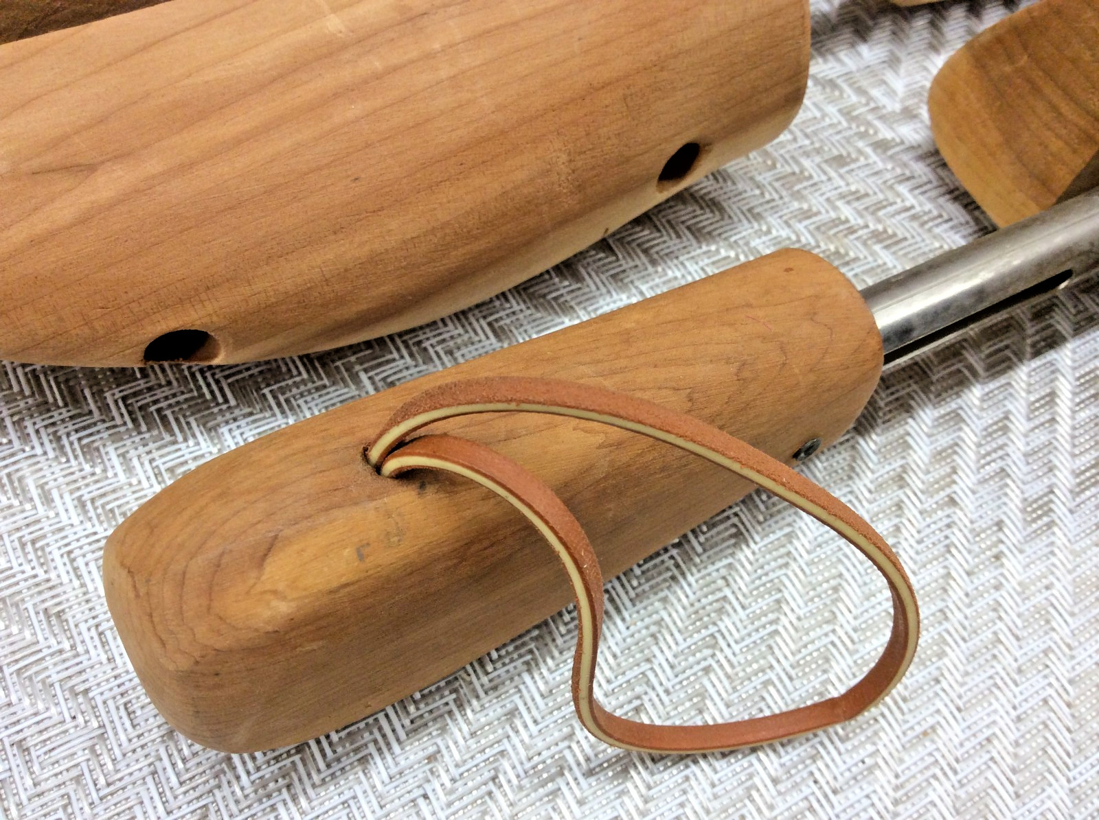 Wooden Shoe Trees Men's Size Large Pair Cedar Wood Forms Vintage