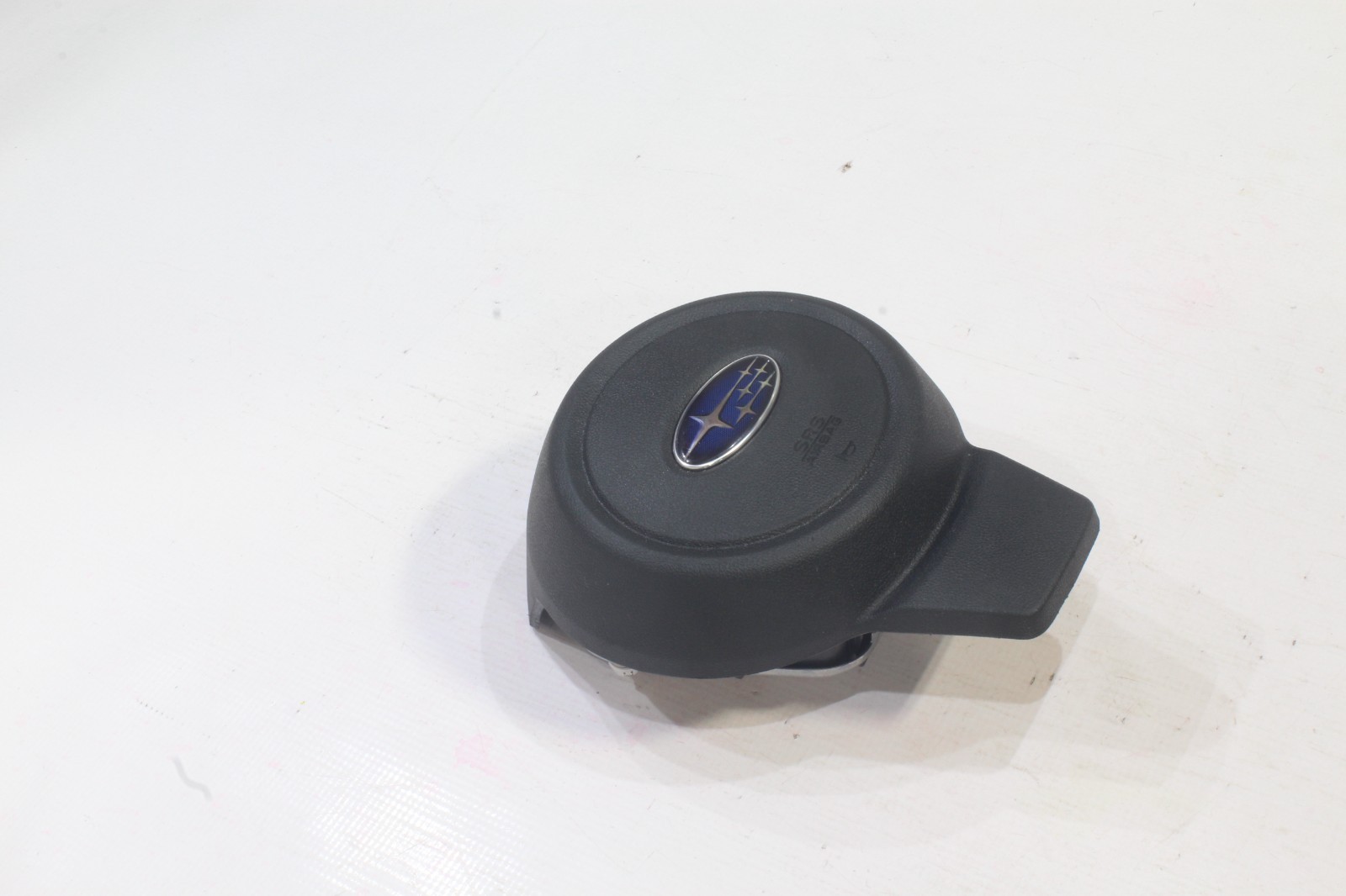 20 21 22 2023 2024 SUBARU OUTBACK WAGON DRIVER KNEE & WHEEL AIRBAG (SCRATCHES)