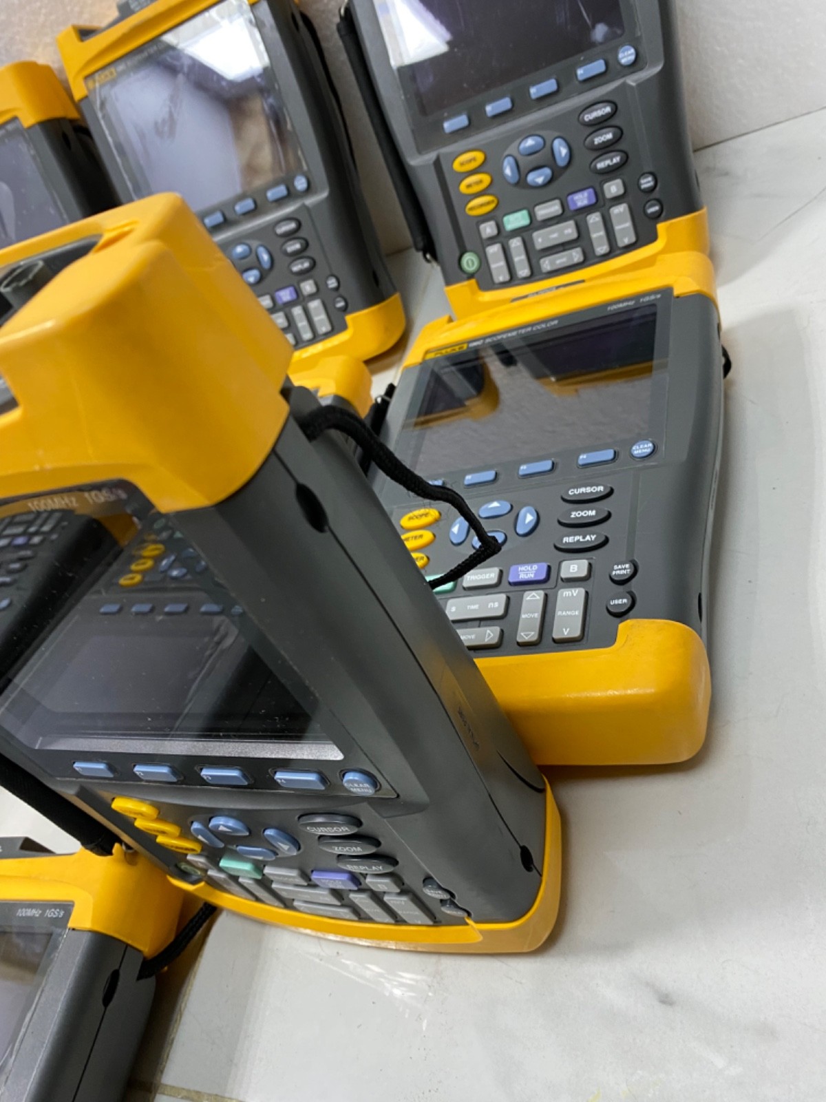 Fluke 196C Digital Oscilloscope ScopeMeter Color Handheld 1GS/s 100mhz