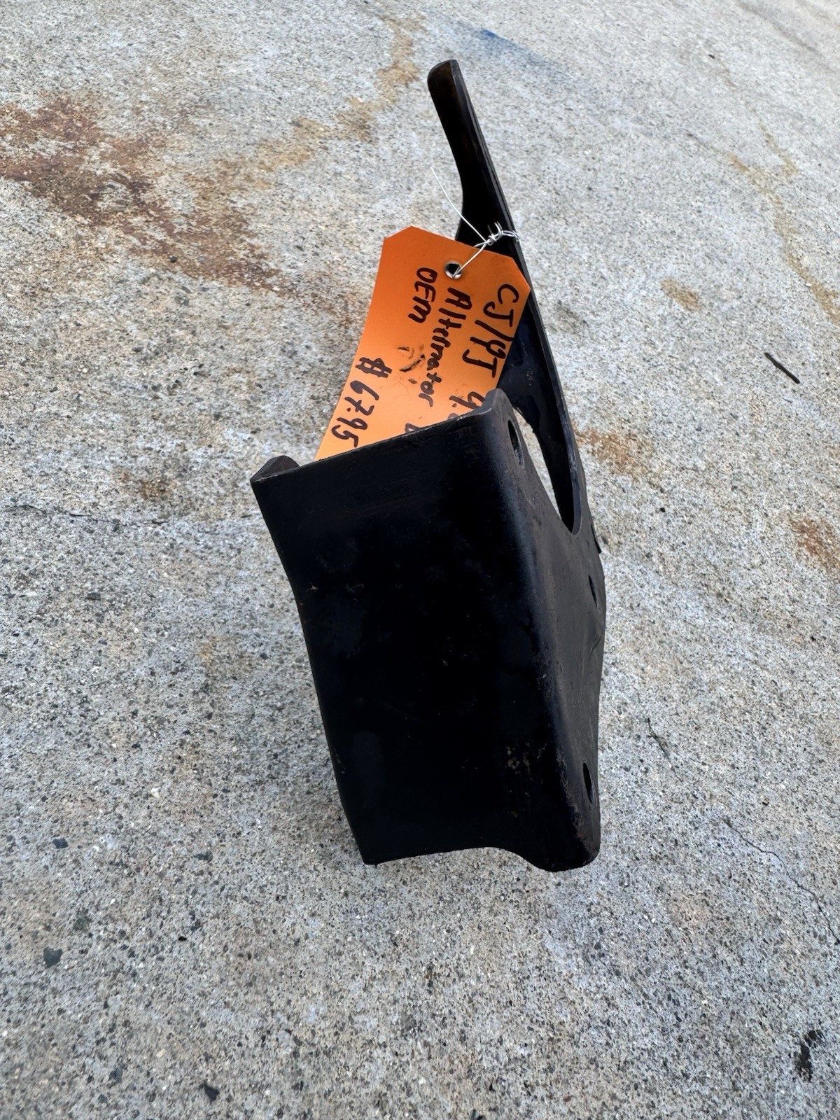 Jeep Wrangler CJ/YJ 4.2L 6cyl Alternator Bracket OEM