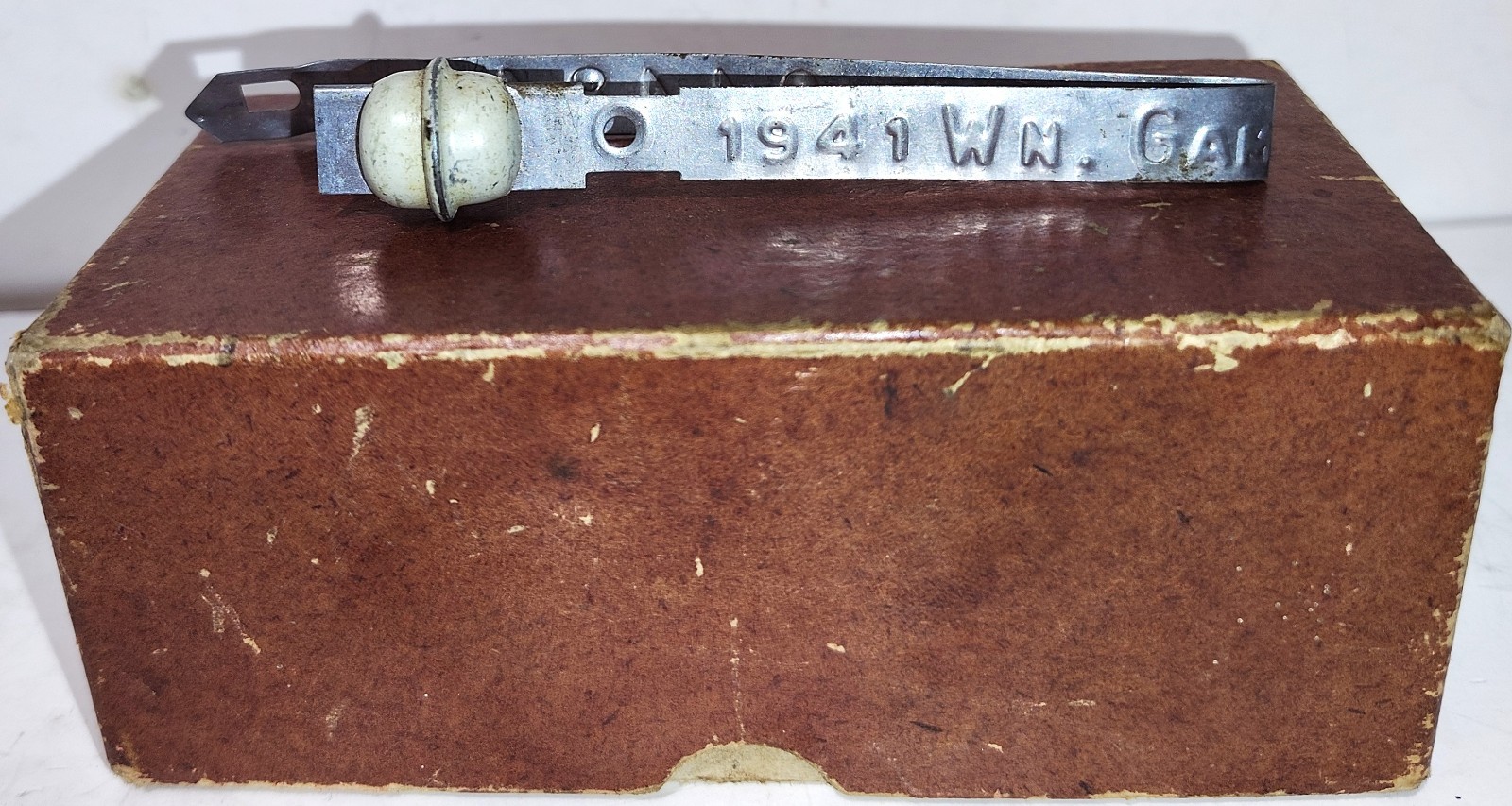 VINTAGE UNUSED 1941 WASHINGTON STATE GAME DEPT METAL HUNTING TAG #94484 LICENSES