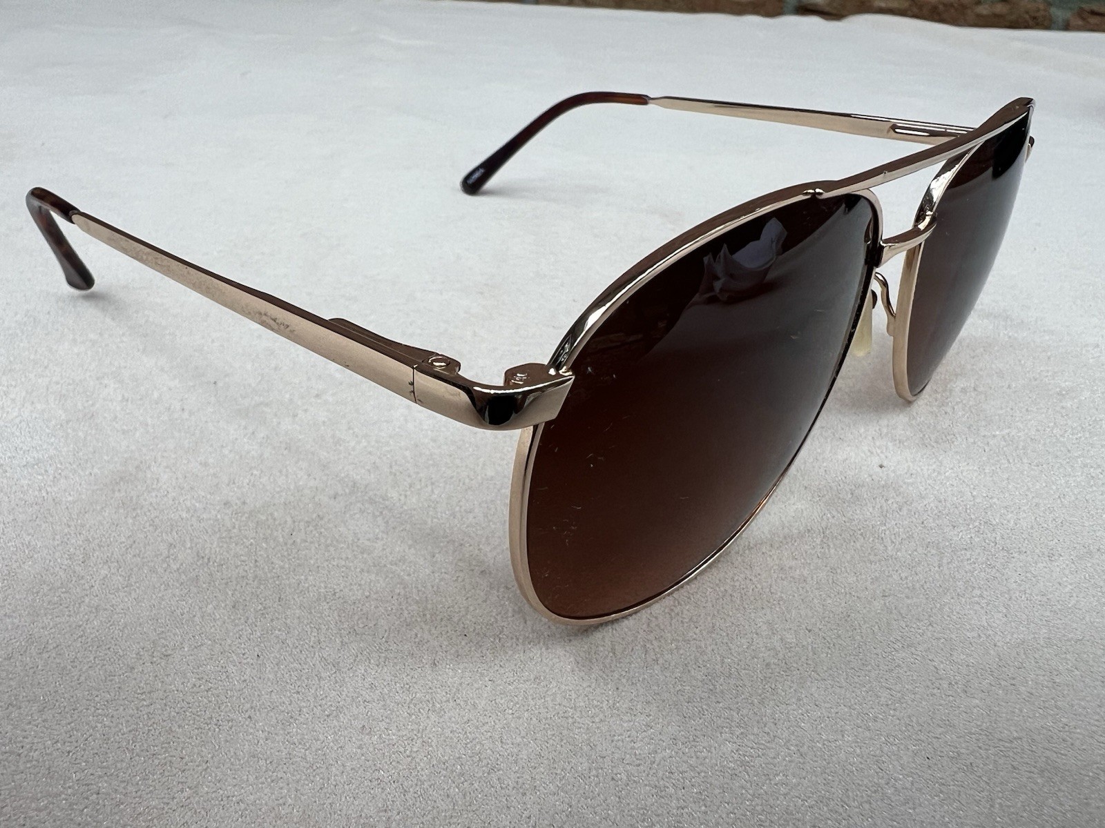 MG Golf Sunglasses Master Grip Aviator - Gold - Black w Clamshell Case Men’s