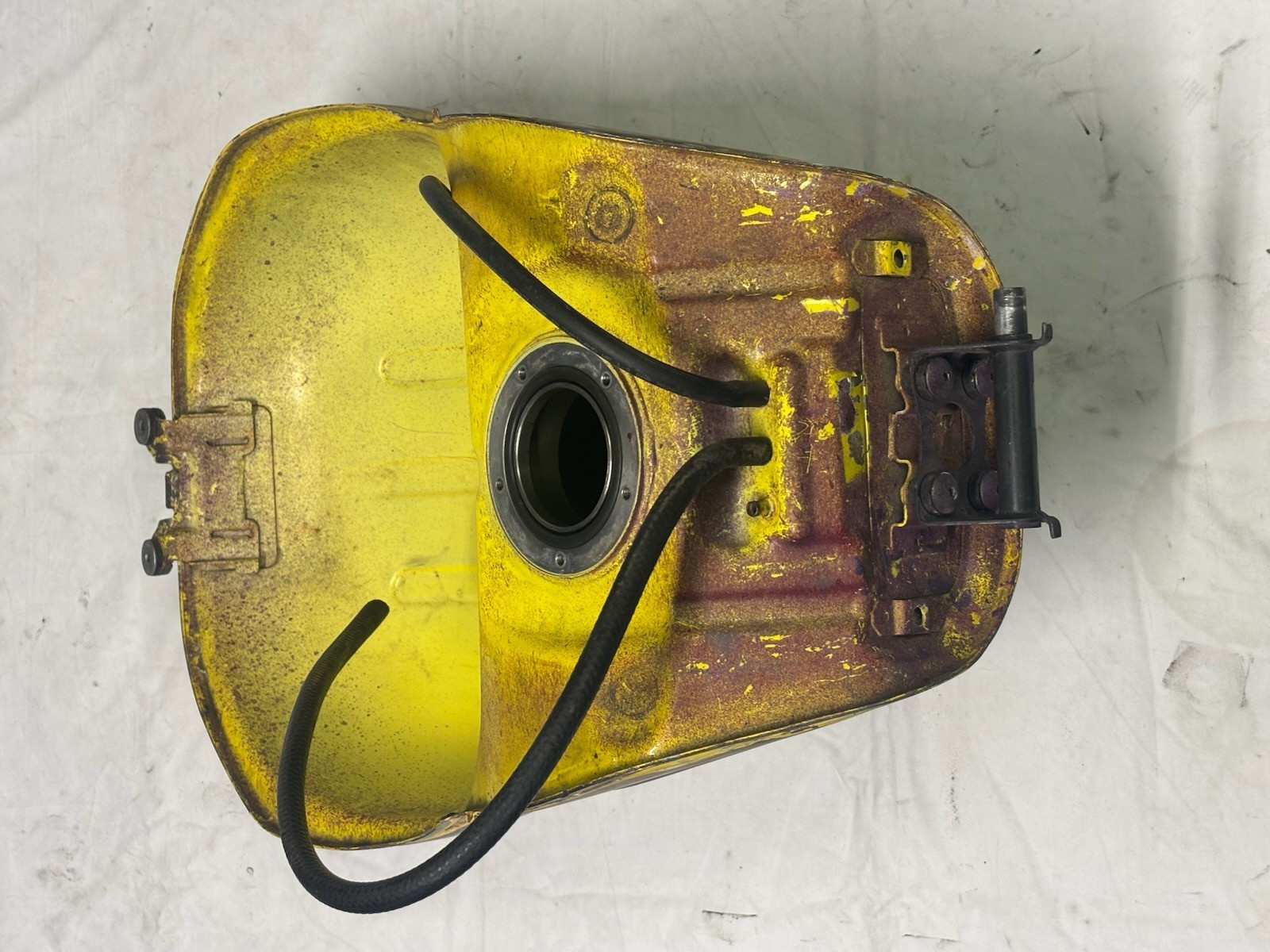 2004-2005 04 05 SUZUKI GSXR 600 750 OEM GAS TANK FUEL CELL RESERVOIR *NO DENT*