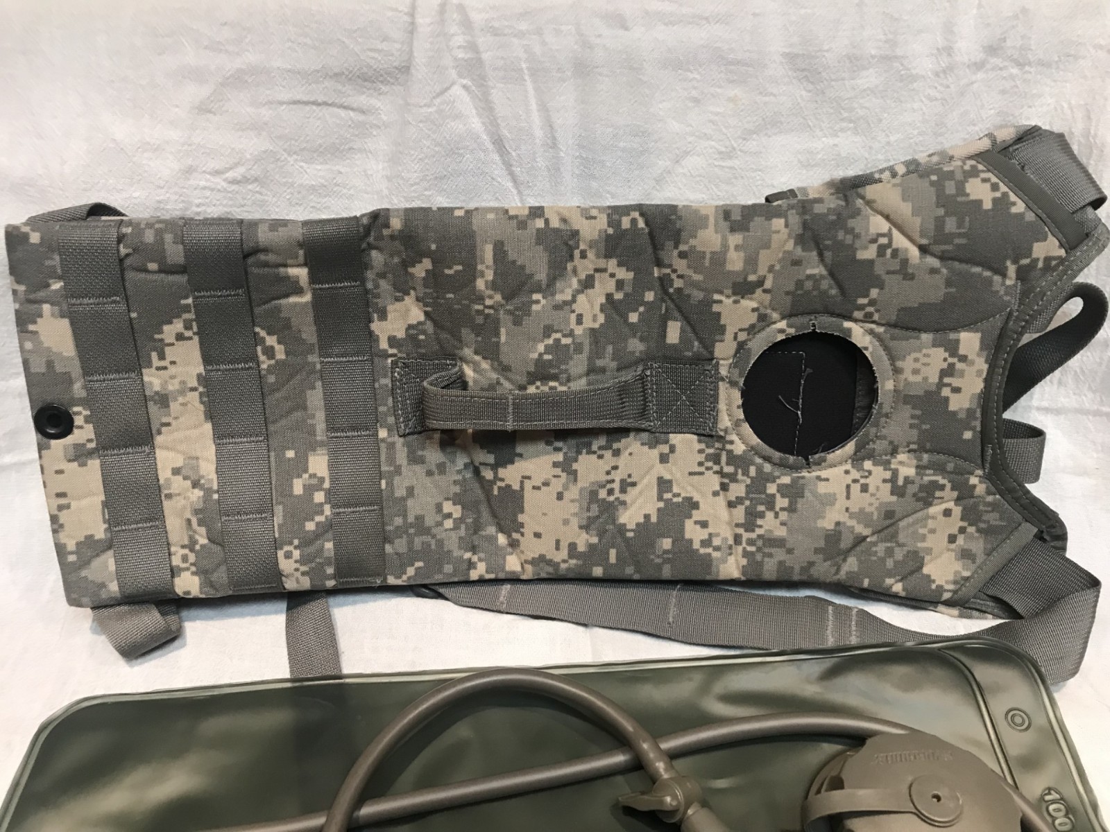 NEW MILITARY DIGI MOLLE II HYDRAMAX HYDRATION SYSTEM CARRIER, BLADDER & HOSE