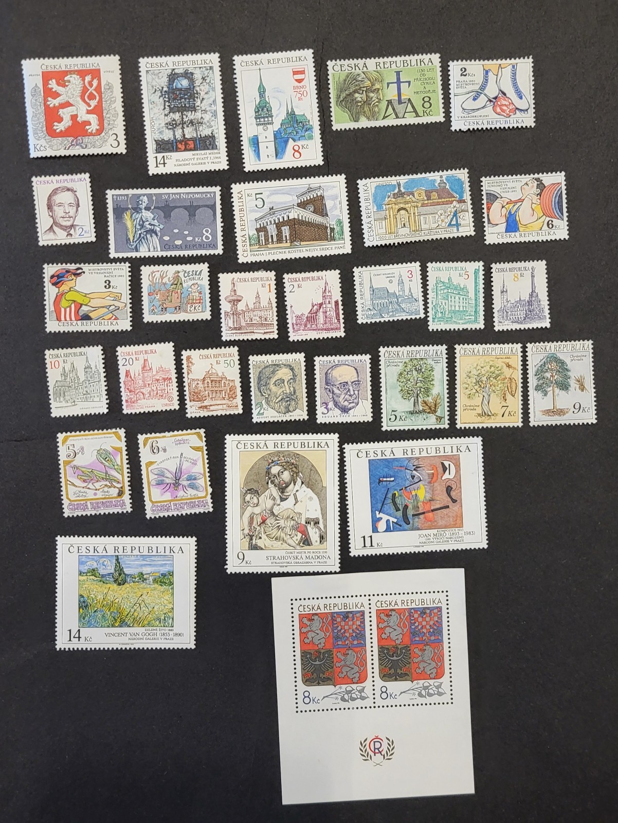 CZECH REPUBLIC - 32 SINGLES - 1993-1995 - ALL UNUSED AND HINGED