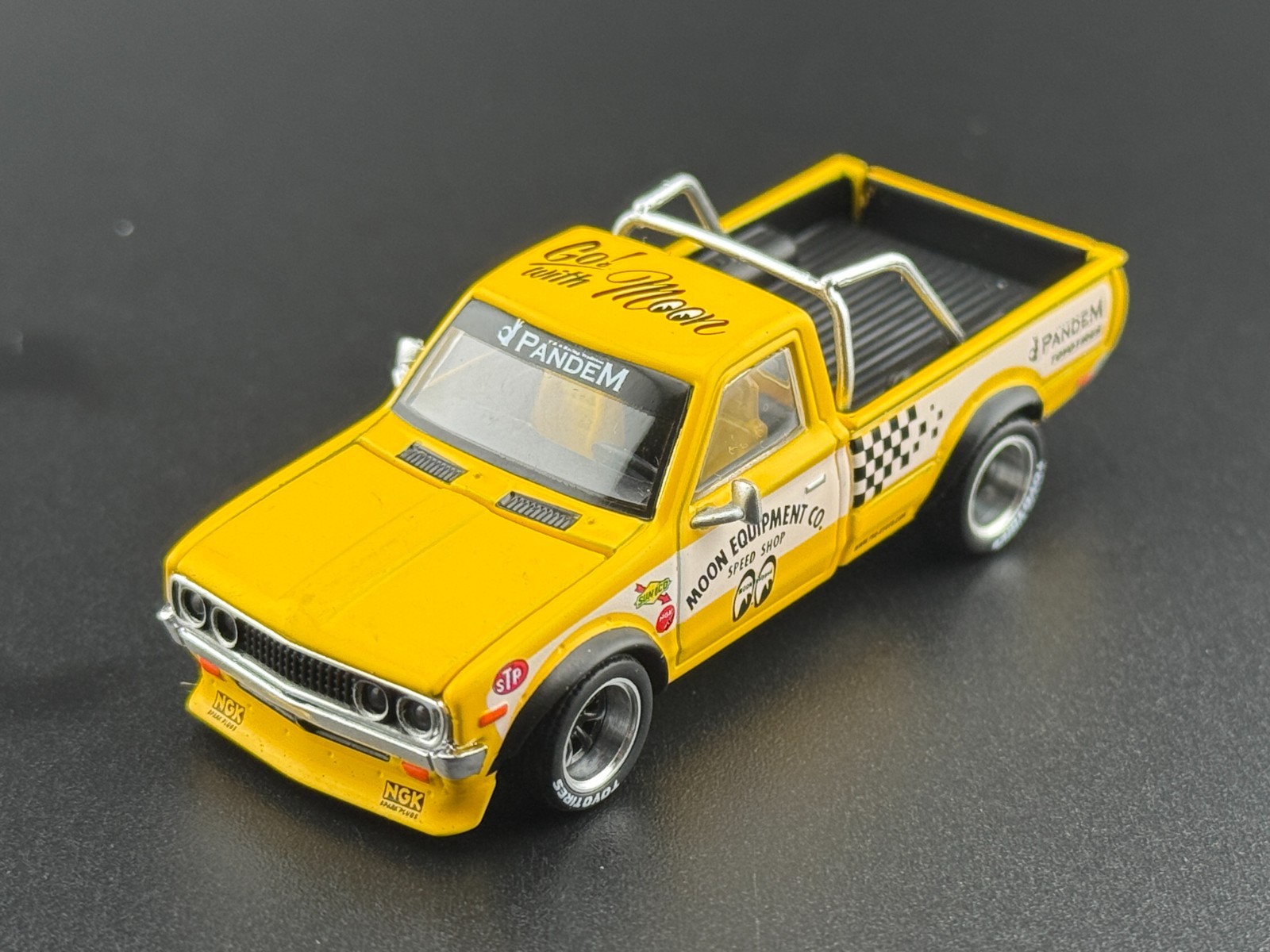 Pop Race Pandem Datsun 620 MOONEYES 640250 1/64